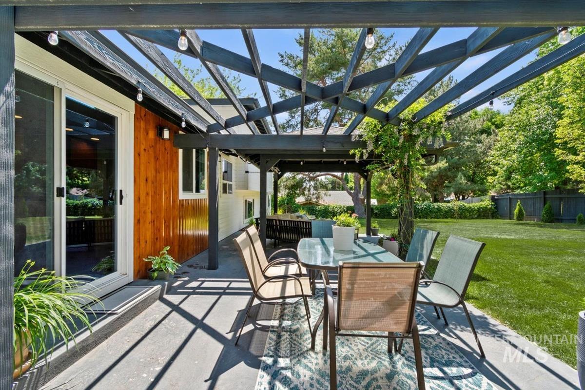 3110 E Stone Point Dr, Boise, Idaho 83712, 4 Bedrooms, 2.5 Bathrooms, Residential For Sale, Price $869,999,MLS 98965320