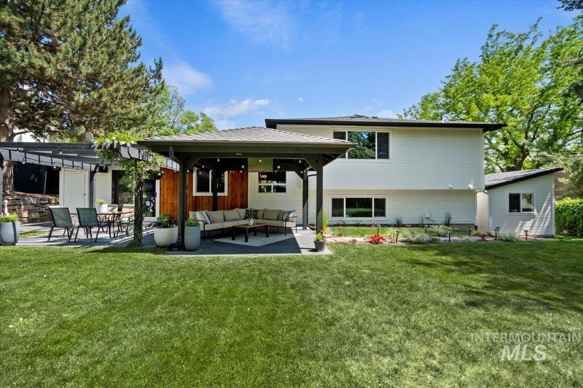 3110 E Stone Point Dr, Boise, Idaho 83712, 4 Bedrooms, 2.5 Bathrooms, Residential For Sale, Price $869,999,MLS 98965320