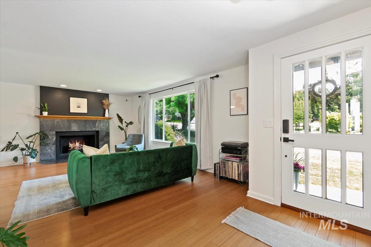 3110 E Stone Point Dr, Boise, Idaho 83712, 4 Bedrooms, 2.5 Bathrooms, Residential For Sale, Price $869,999,MLS 98965320