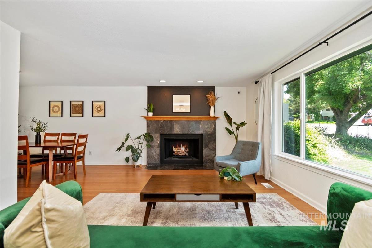 3110 E Stone Point Dr, Boise, Idaho 83712, 4 Bedrooms, 2.5 Bathrooms, Residential For Sale, Price $869,999,MLS 98965320