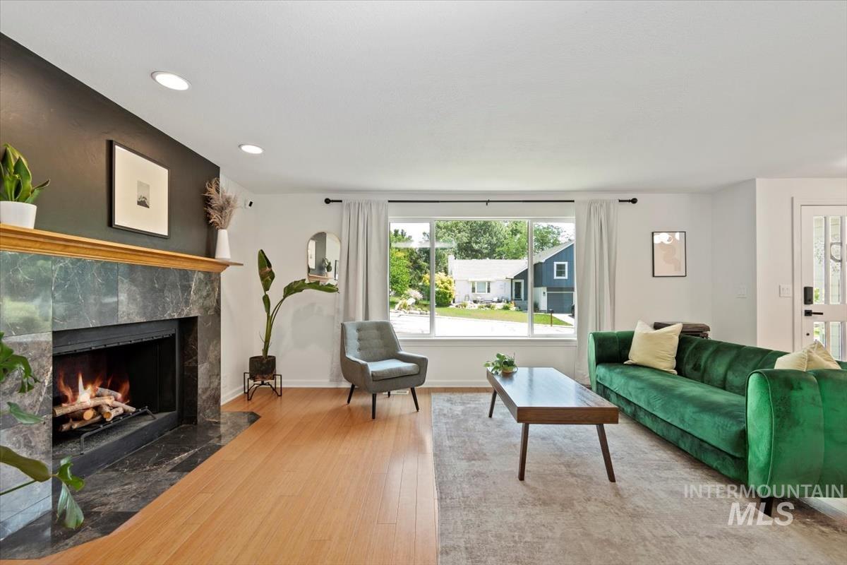 3110 E Stone Point Dr, Boise, Idaho 83712, 4 Bedrooms, 2.5 Bathrooms, Residential For Sale, Price $869,999,MLS 98965320