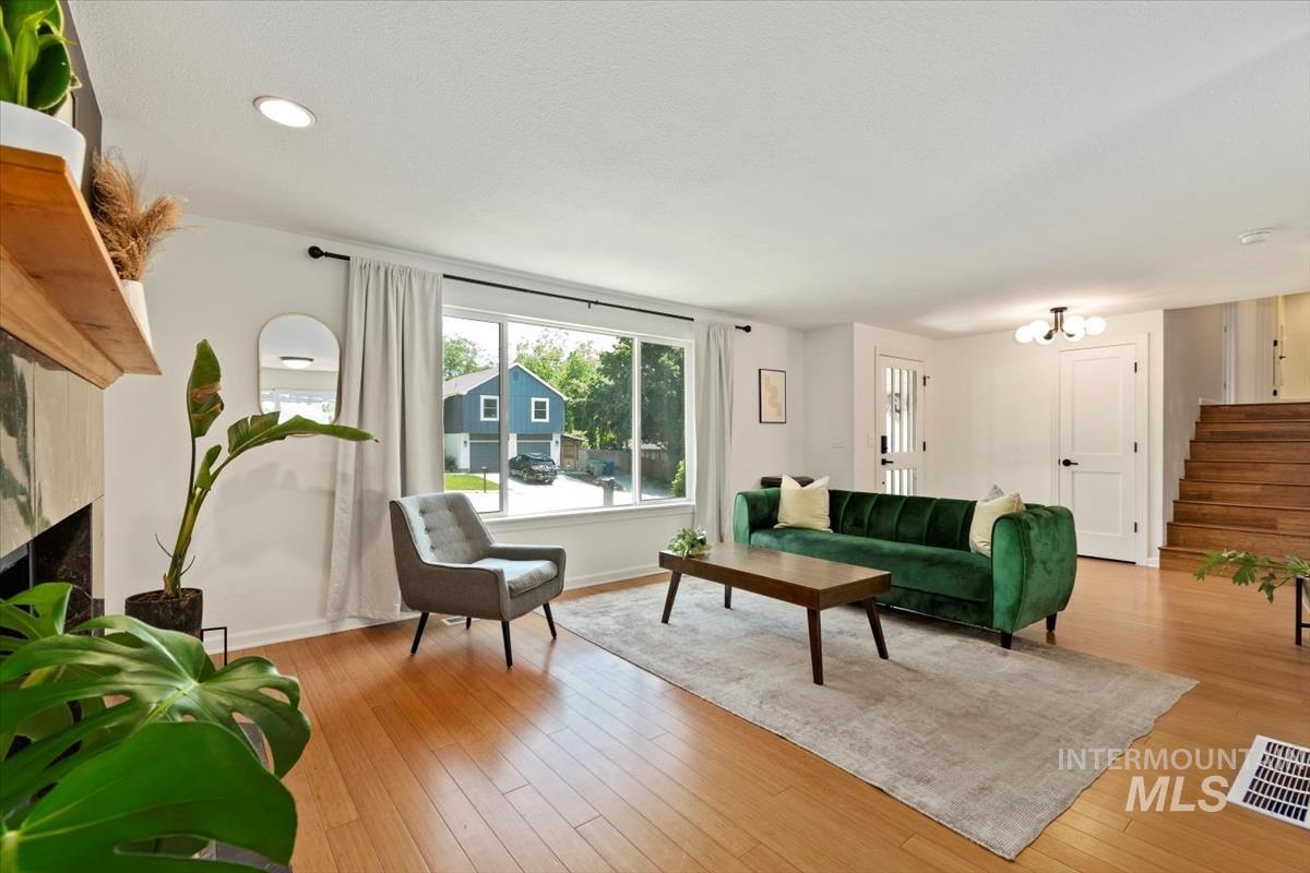 3110 E Stone Point Dr, Boise, Idaho 83712, 4 Bedrooms, 2.5 Bathrooms, Residential For Sale, Price $869,999,MLS 98965320