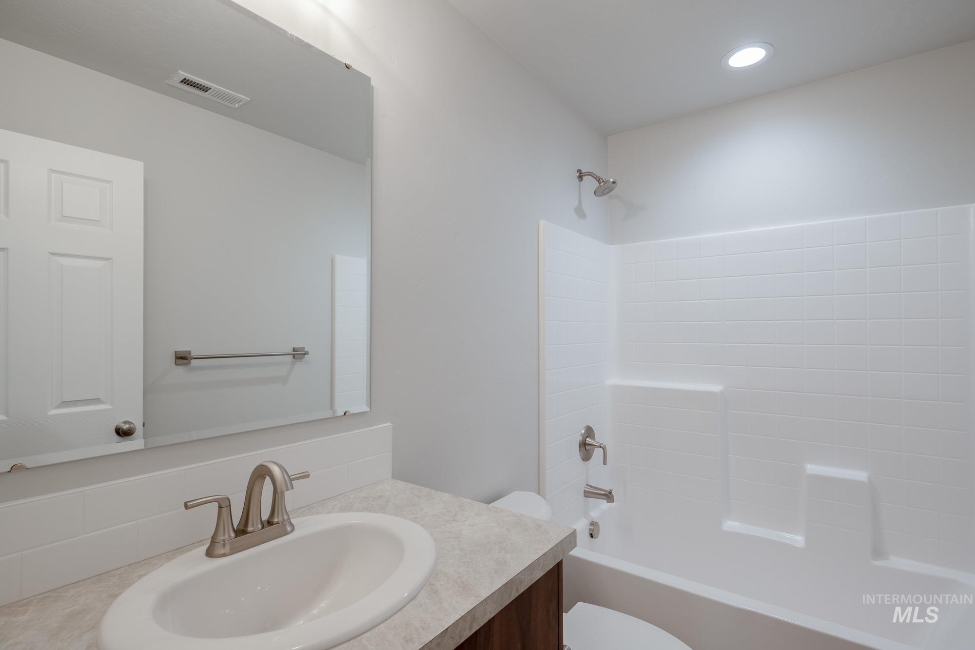 2558 W Fallon Lp, Nampa, Idaho 83651, 3 Bedrooms, 2 Bathrooms, Residential For Sale, Price $424,990,MLS 98965339