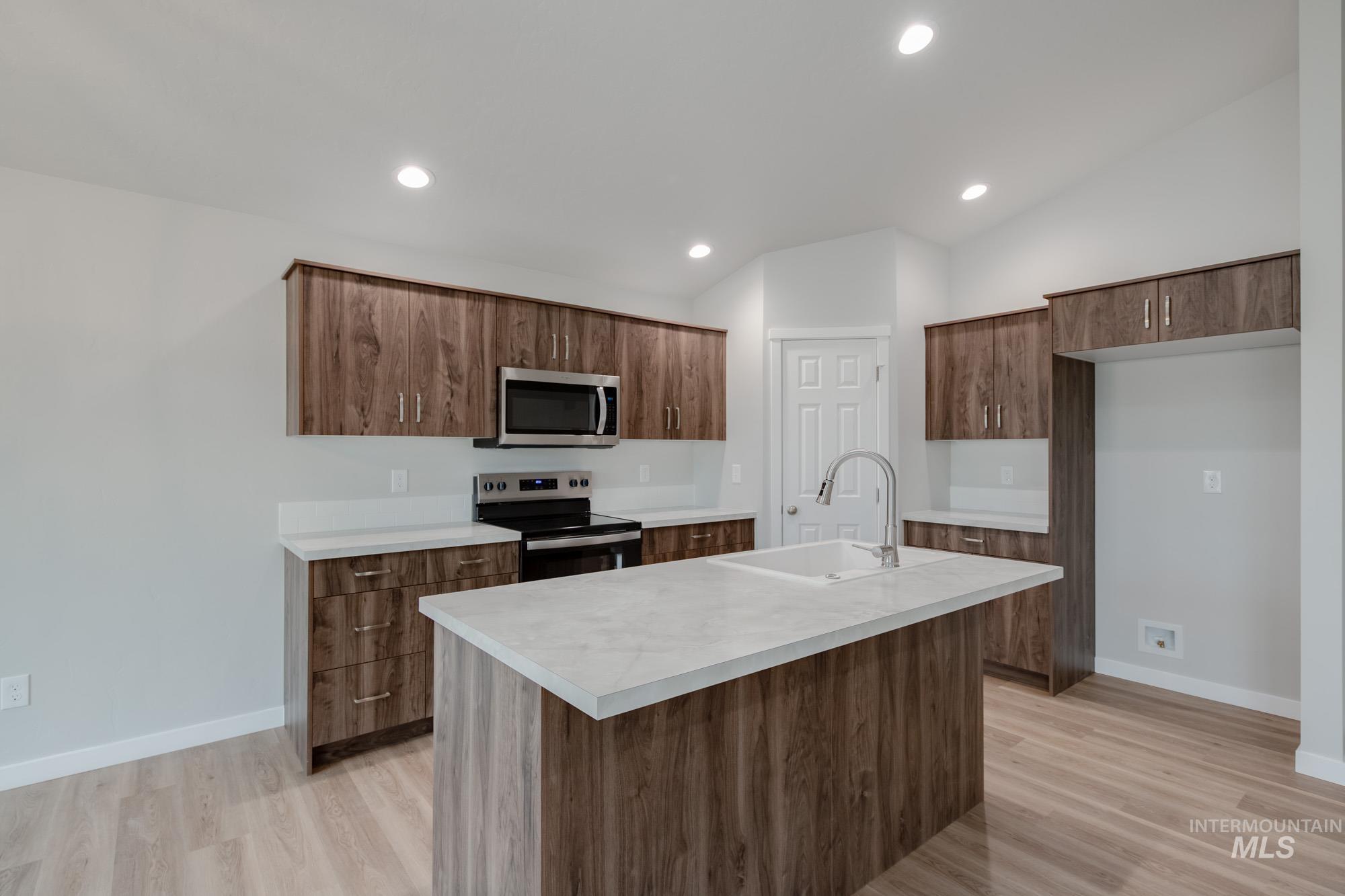 2558 W Fallon Lp, Nampa, Idaho 83651, 3 Bedrooms, 2 Bathrooms, Residential For Sale, Price $424,990,MLS 98965339