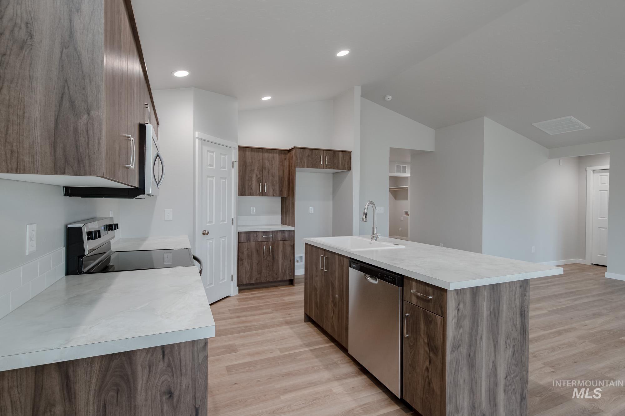 2558 W Fallon Lp, Nampa, Idaho 83651, 3 Bedrooms, 2 Bathrooms, Residential For Sale, Price $424,990,MLS 98965339