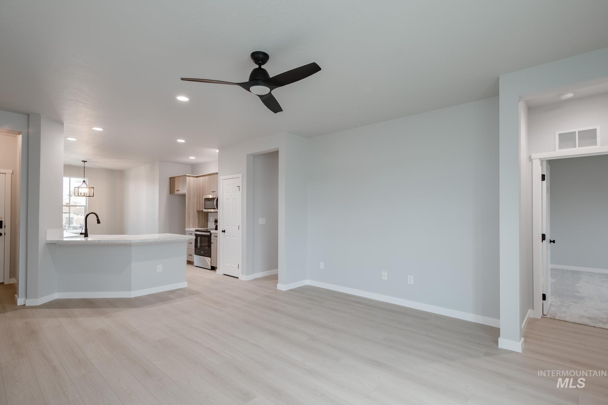 47 S Sweetgrass Ave, Nampa, Idaho 83651, 3 Bedrooms, 2 Bathrooms, Residential For Sale, Price $394,990,MLS 98965341