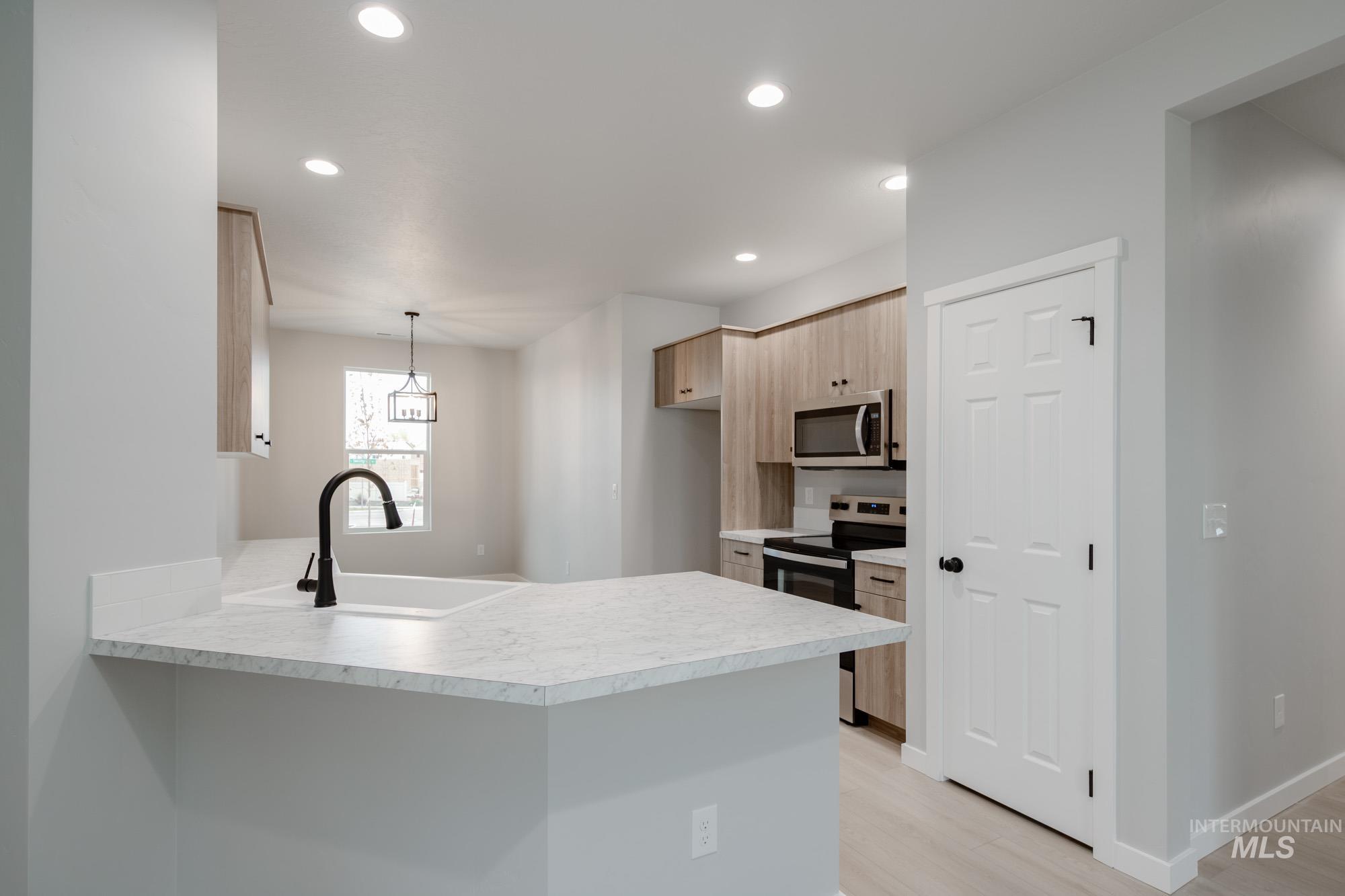 47 S Sweetgrass Ave, Nampa, Idaho 83651, 3 Bedrooms, 2 Bathrooms, Residential For Sale, Price $394,990,MLS 98965341