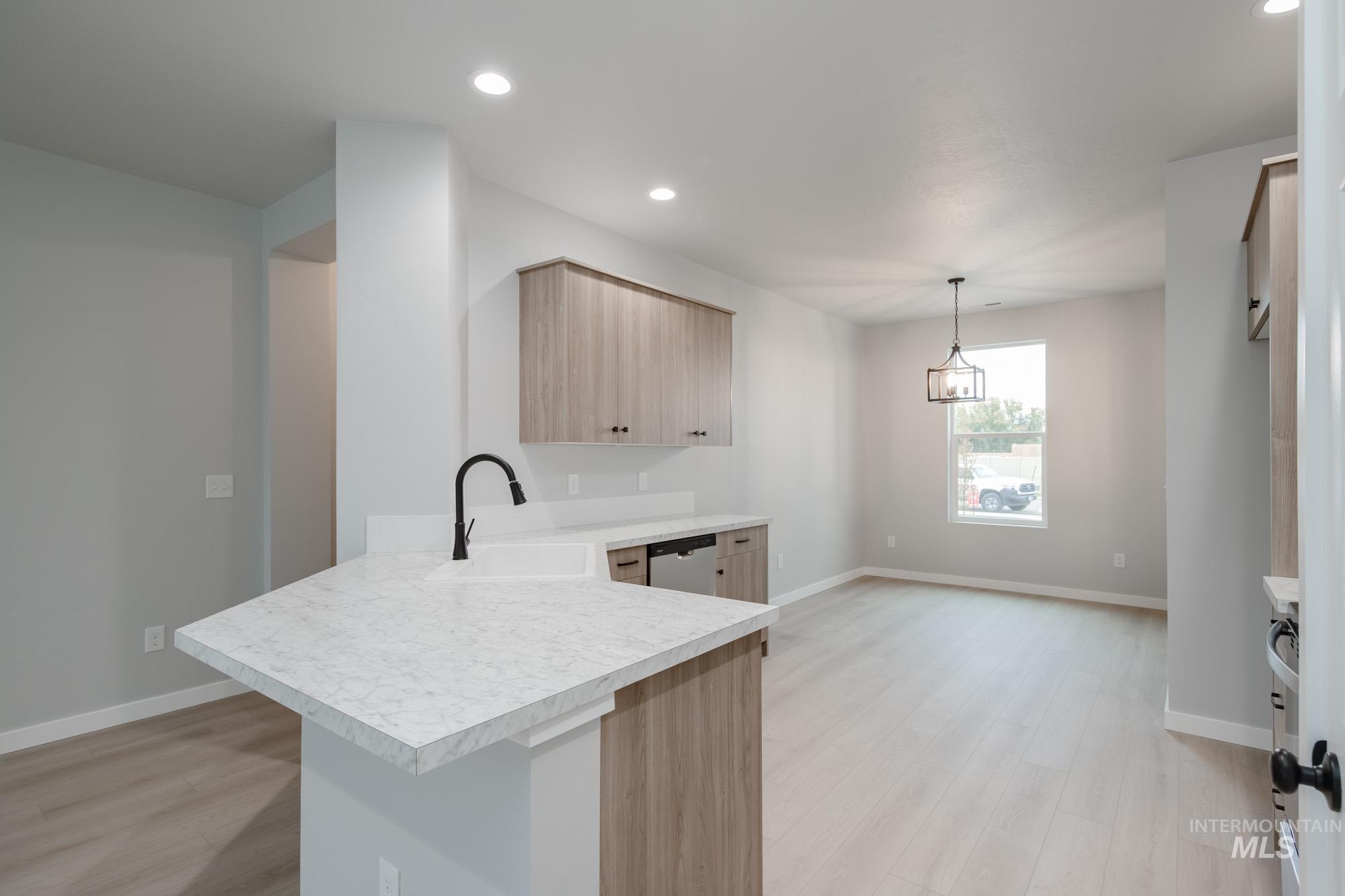 47 S Sweetgrass Ave, Nampa, Idaho 83651, 3 Bedrooms, 2 Bathrooms, Residential For Sale, Price $394,990,MLS 98965341