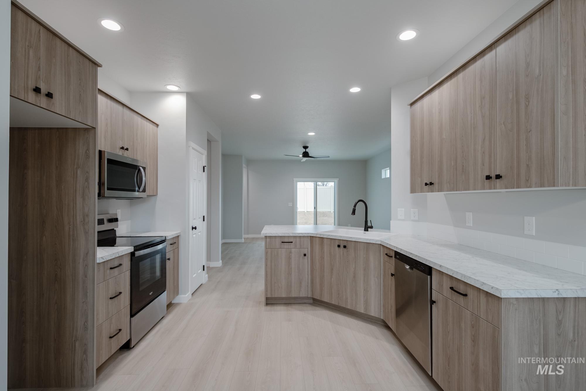 47 S Sweetgrass Ave, Nampa, Idaho 83651, 3 Bedrooms, 2 Bathrooms, Residential For Sale, Price $394,990,MLS 98965341