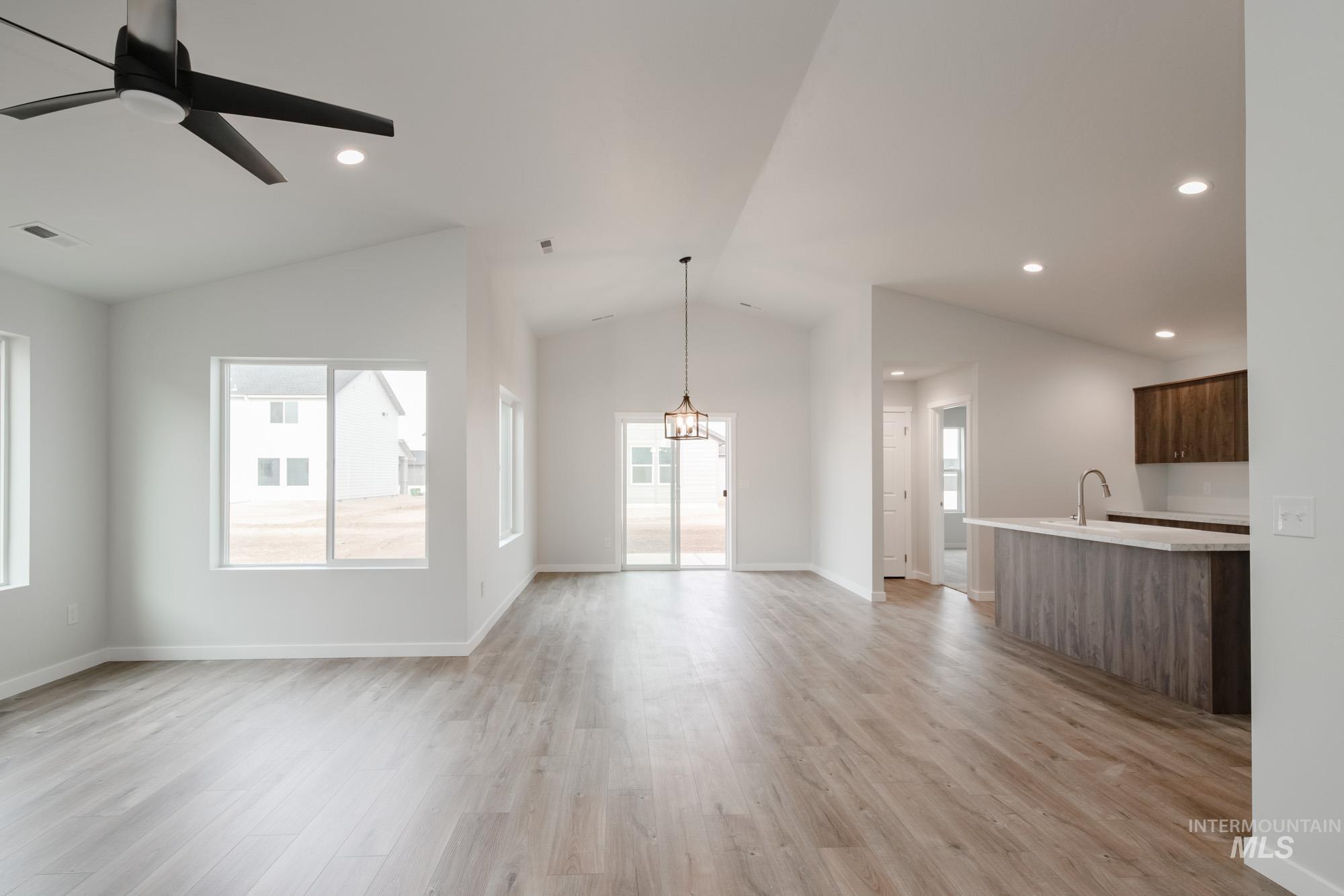 3806 E Syracuse St, Nampa, Idaho 83686, 4 Bedrooms, 2 Bathrooms, Residential For Sale, Price $434,990,MLS 98965354