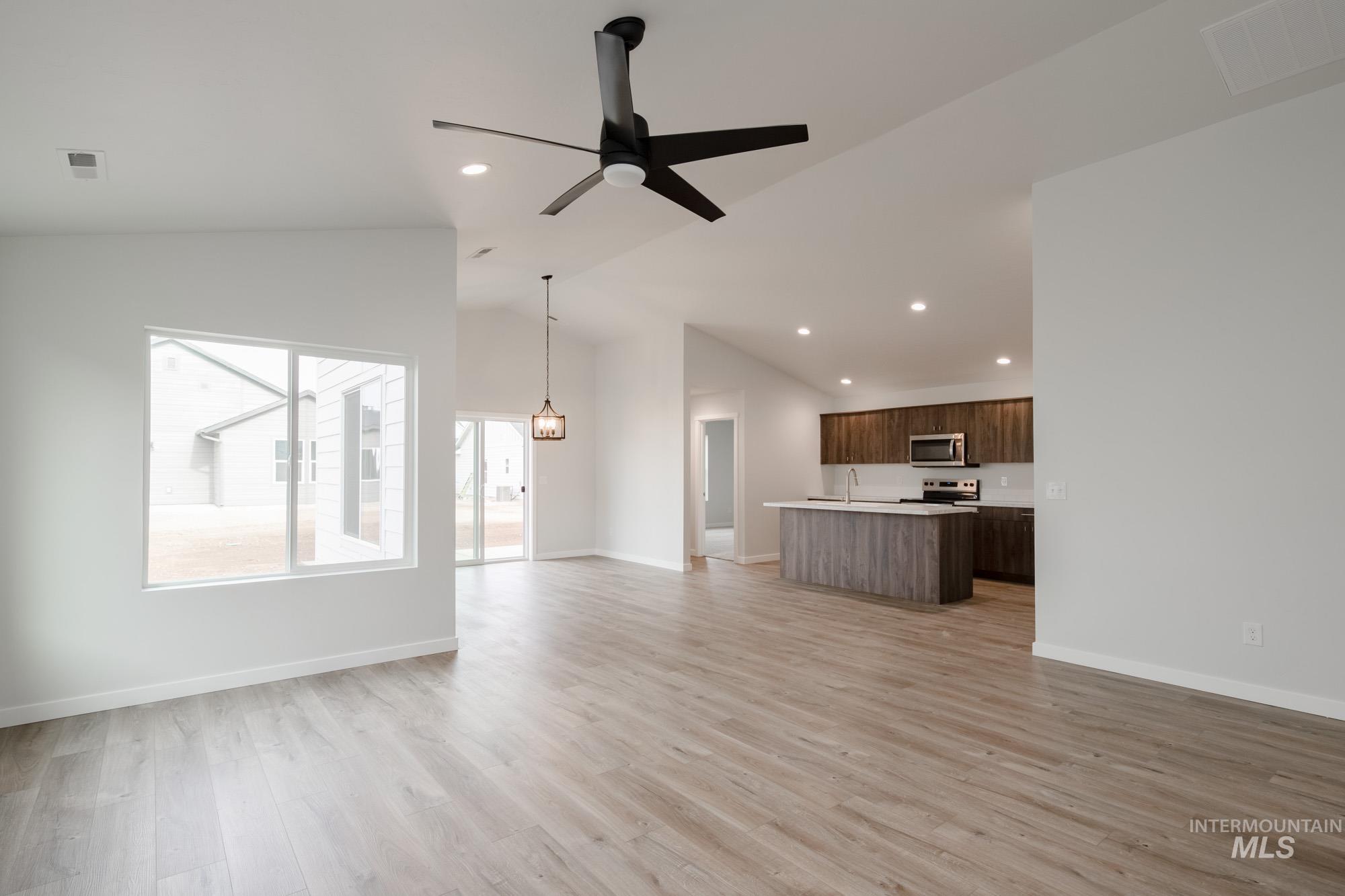 3806 E Syracuse St, Nampa, Idaho 83686, 4 Bedrooms, 2 Bathrooms, Residential For Sale, Price $434,990,MLS 98965354