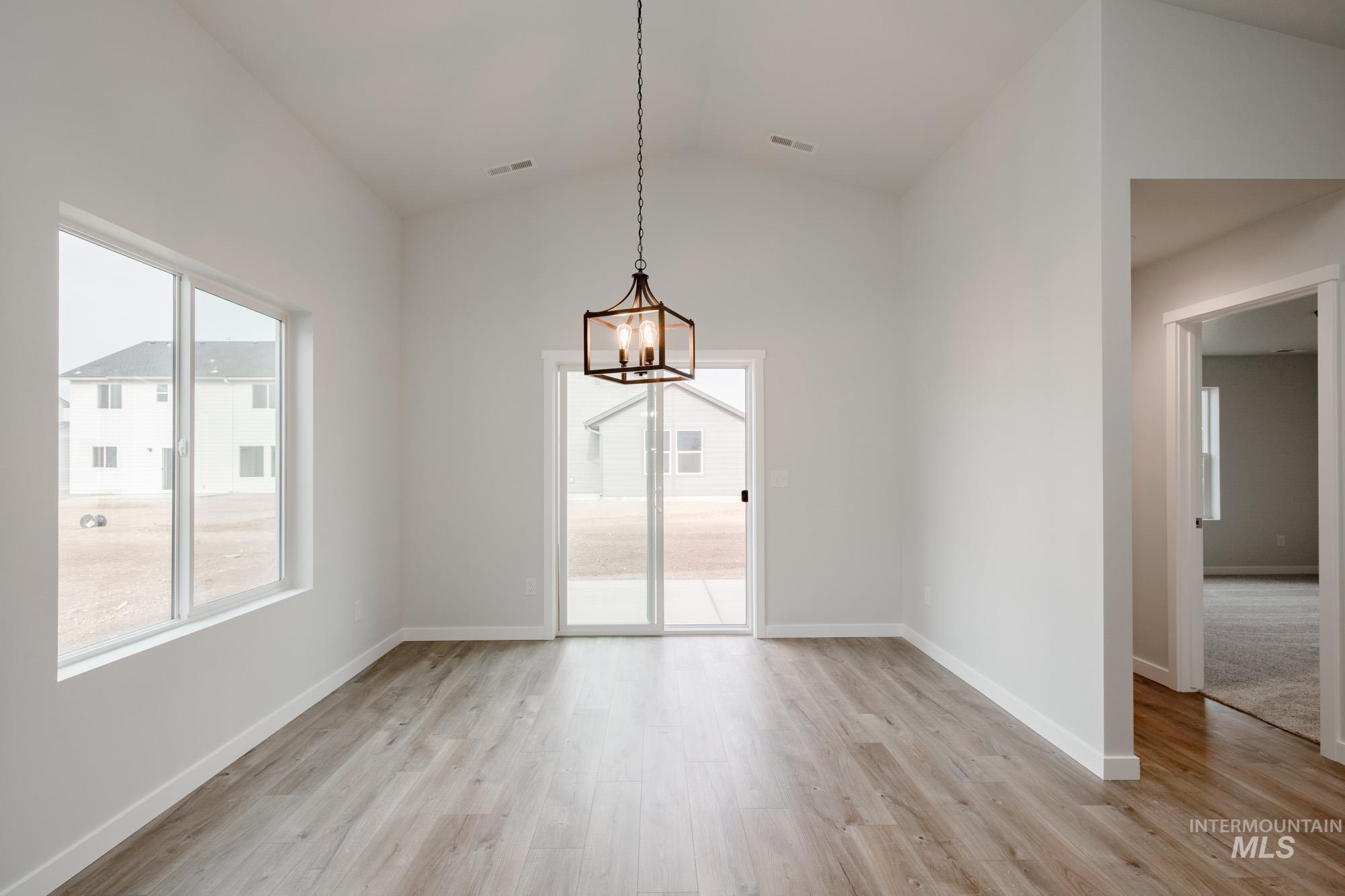 3806 E Syracuse St, Nampa, Idaho 83686, 4 Bedrooms, 2 Bathrooms, Residential For Sale, Price $434,990,MLS 98965354