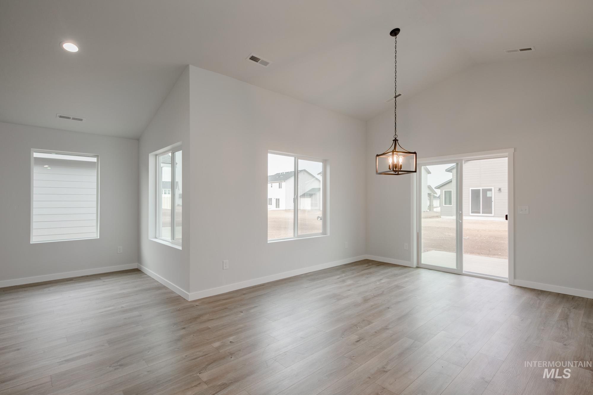 3806 E Syracuse St, Nampa, Idaho 83686, 4 Bedrooms, 2 Bathrooms, Residential For Sale, Price $434,990,MLS 98965354