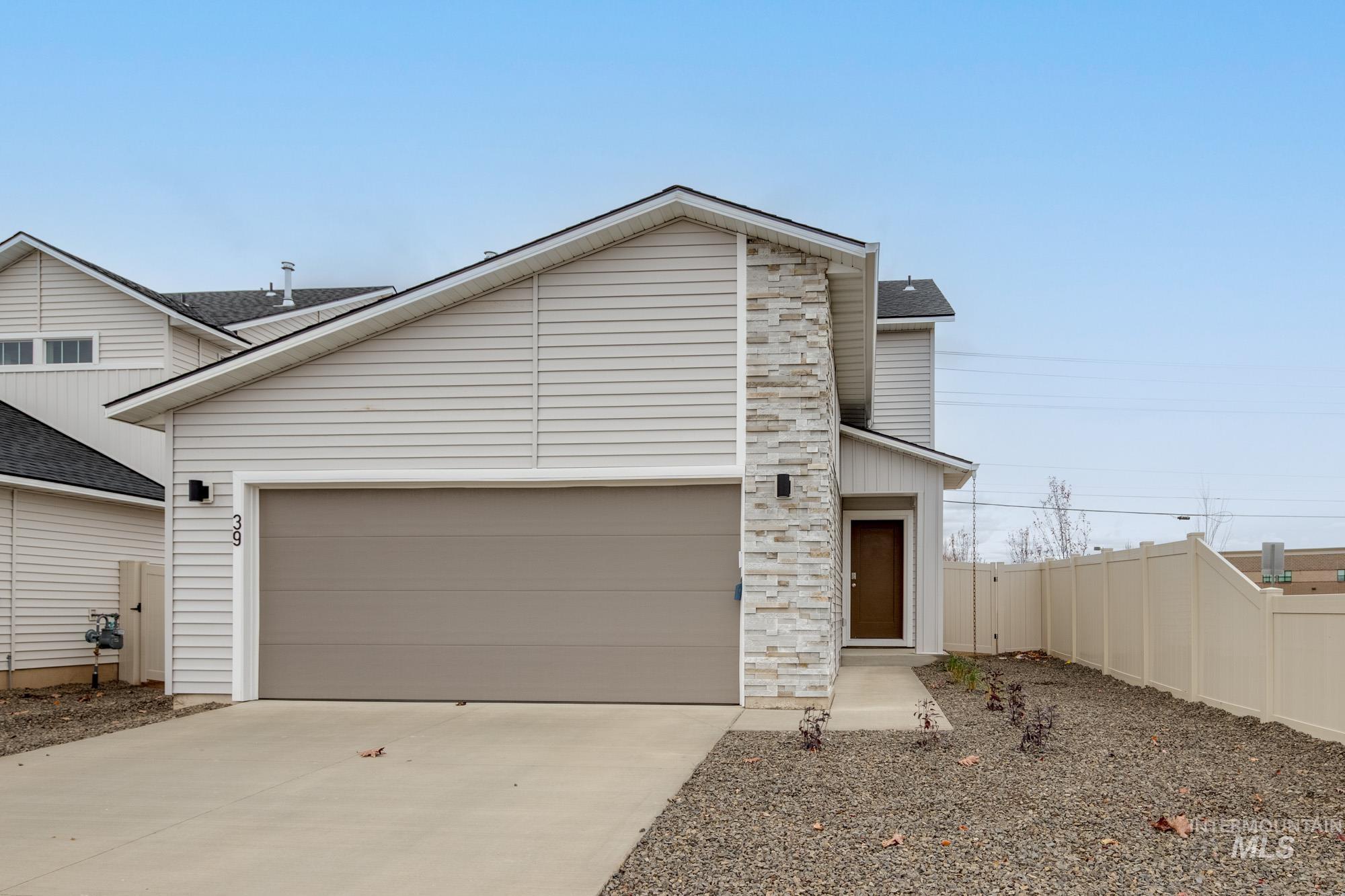 39 S Sweetgrass Ave, Nampa, Idaho 83651, 3 Bedrooms, 2.5 Bathrooms, Residential For Sale, Price $394,990,MLS 98965367