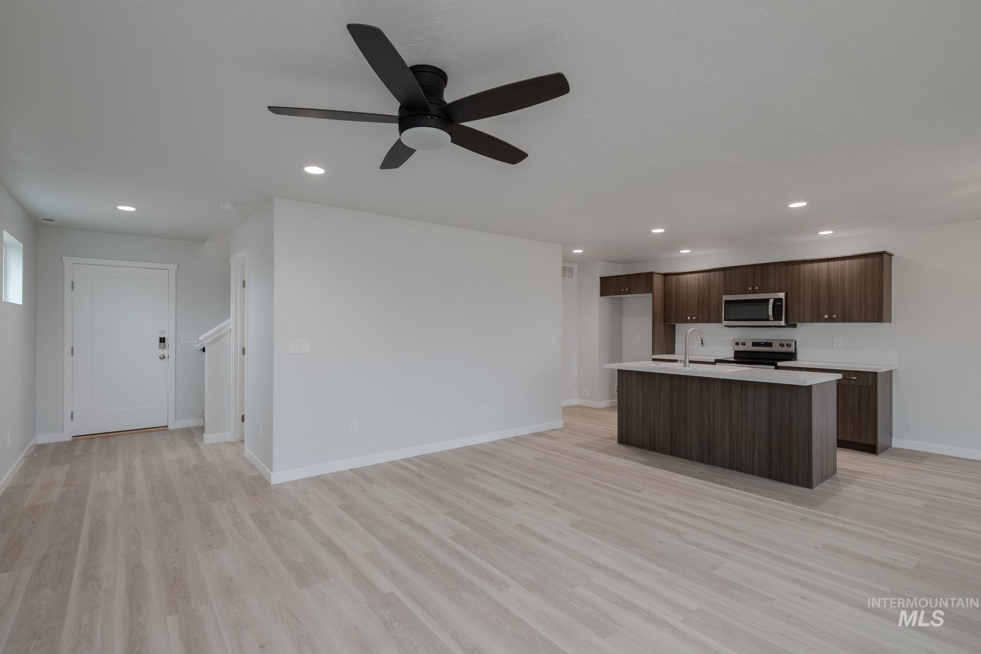 39 S Sweetgrass Ave, Nampa, Idaho 83651, 3 Bedrooms, 2.5 Bathrooms, Residential For Sale, Price $394,990,MLS 98965367