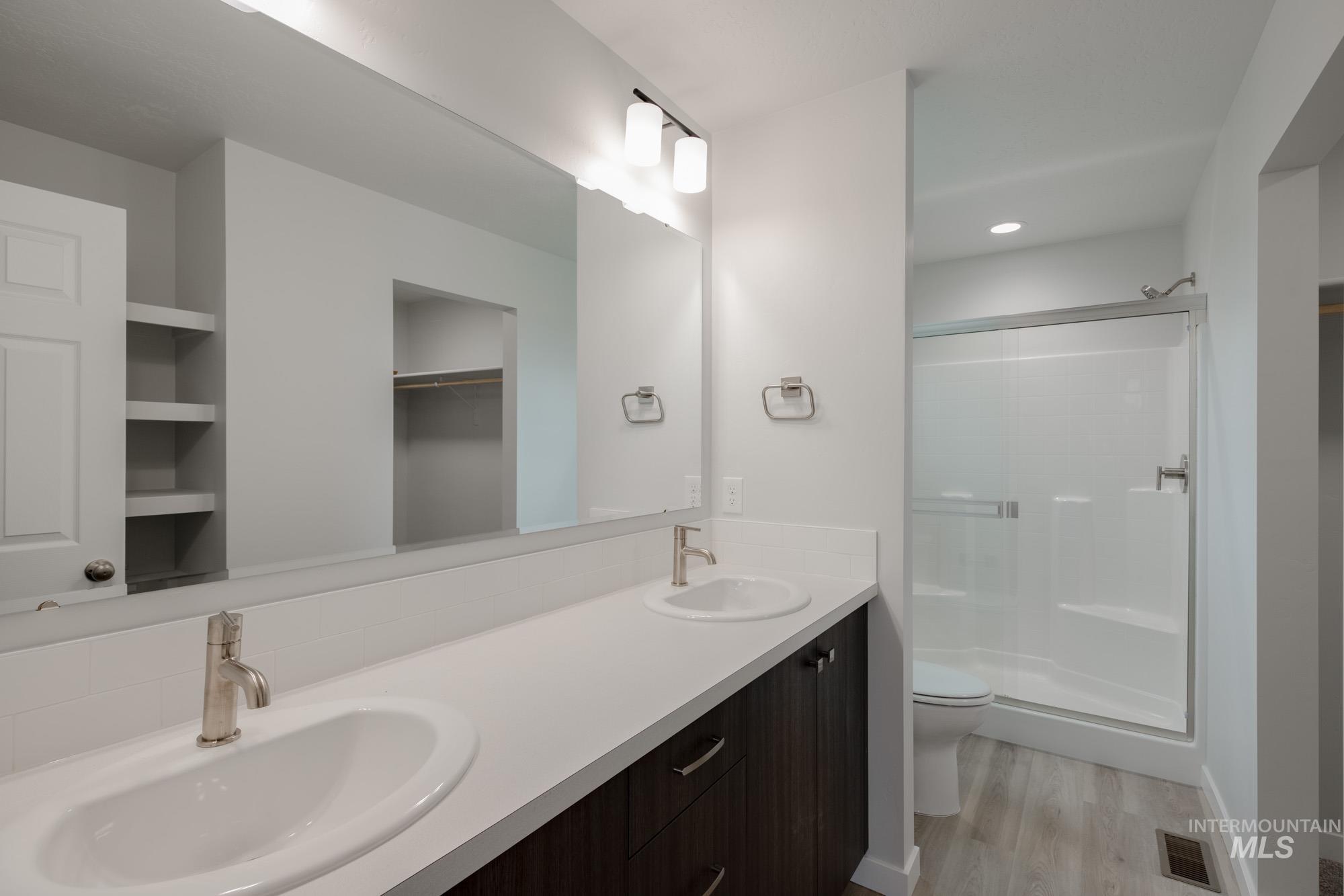 39 S Sweetgrass Ave, Nampa, Idaho 83651, 3 Bedrooms, 2.5 Bathrooms, Residential For Sale, Price $394,990,MLS 98965367