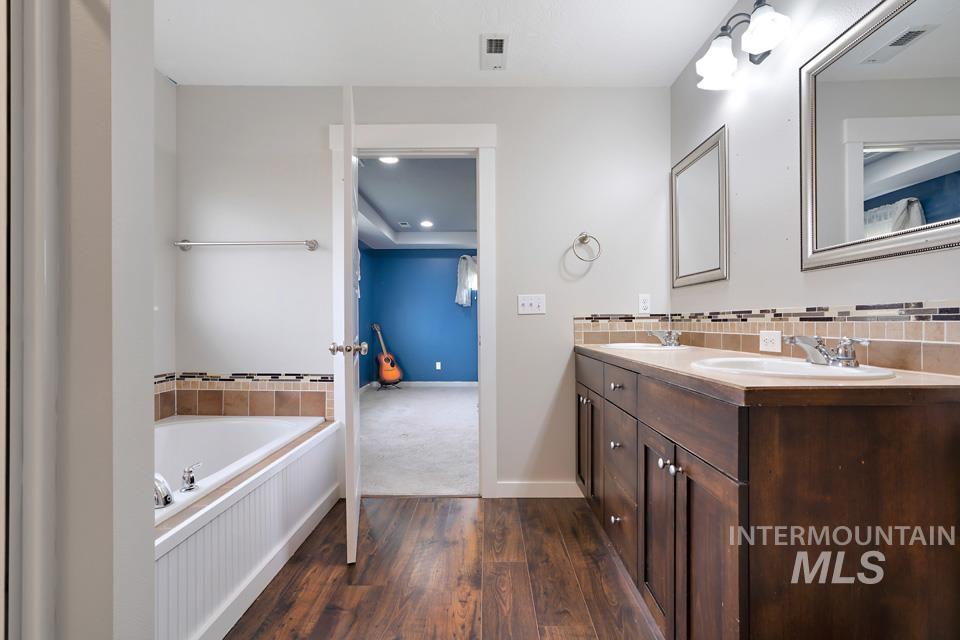 1935 S Sandcrest Way, Nampa, Idaho 83686, 4 Bedrooms, 2.5 Bathrooms, Residential For Sale, Price $479,900,MLS 98965377