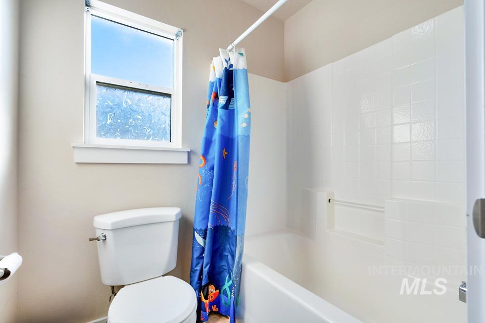 1935 S Sandcrest Way, Nampa, Idaho 83686, 4 Bedrooms, 2.5 Bathrooms, Residential For Sale, Price $479,900,MLS 98965377