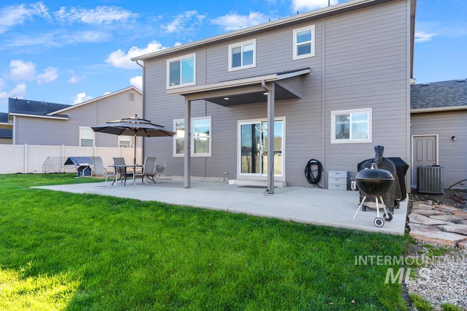 1935 S Sandcrest Way, Nampa, Idaho 83686, 4 Bedrooms, 2.5 Bathrooms, Residential For Sale, Price $479,900,MLS 98965377