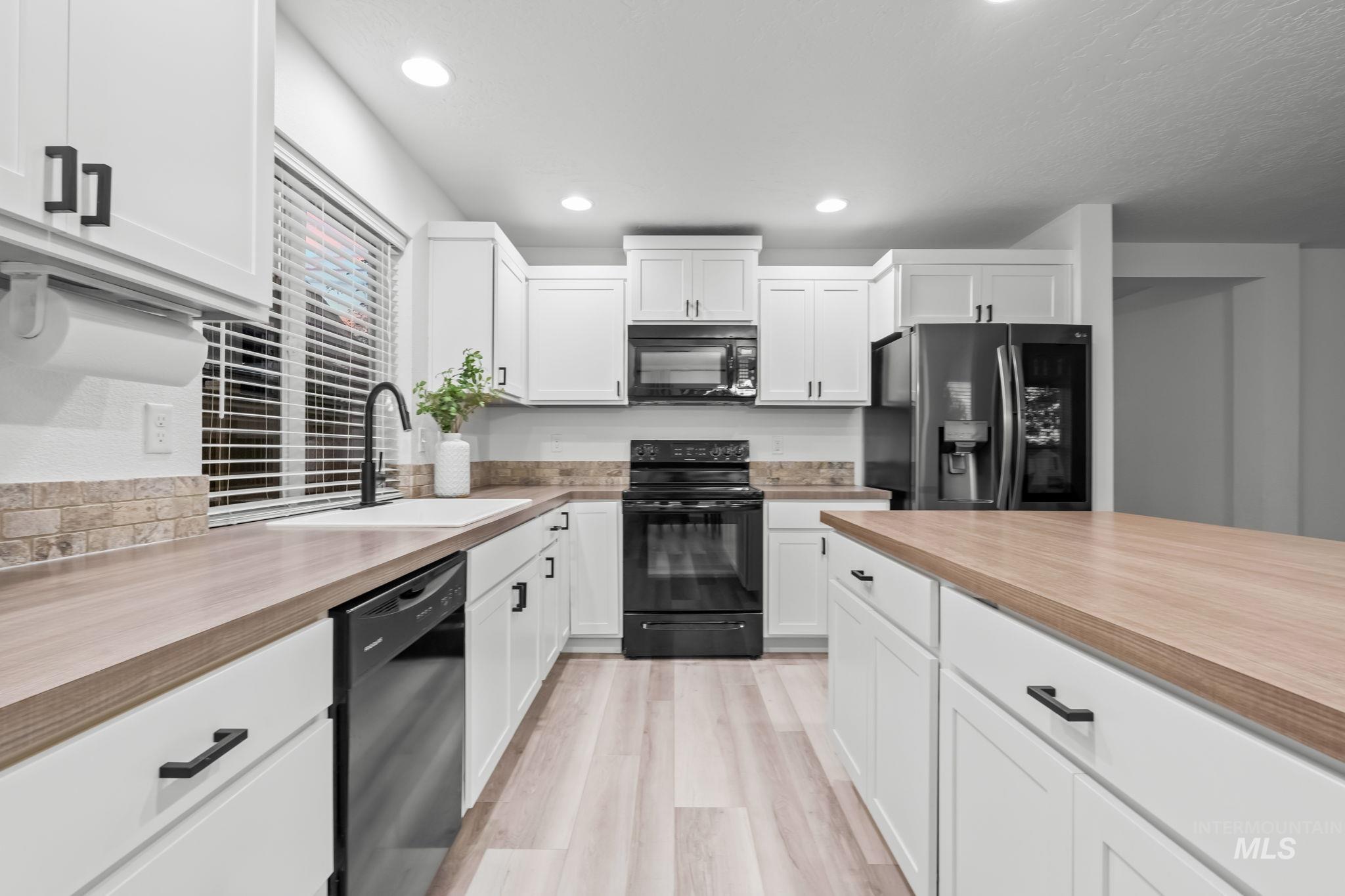 3104 W Pear Apple St, Kuna, Idaho 83634, 4 Bedrooms, 2.5 Bathrooms, Residential For Sale, Price $479,990,MLS 98965379