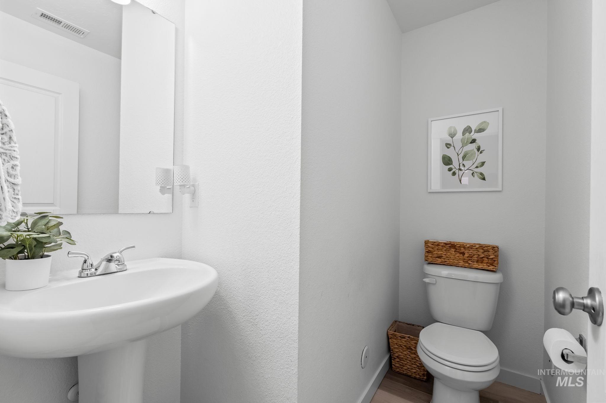 3104 W Pear Apple St, Kuna, Idaho 83634, 4 Bedrooms, 2.5 Bathrooms, Residential For Sale, Price $479,990,MLS 98965379