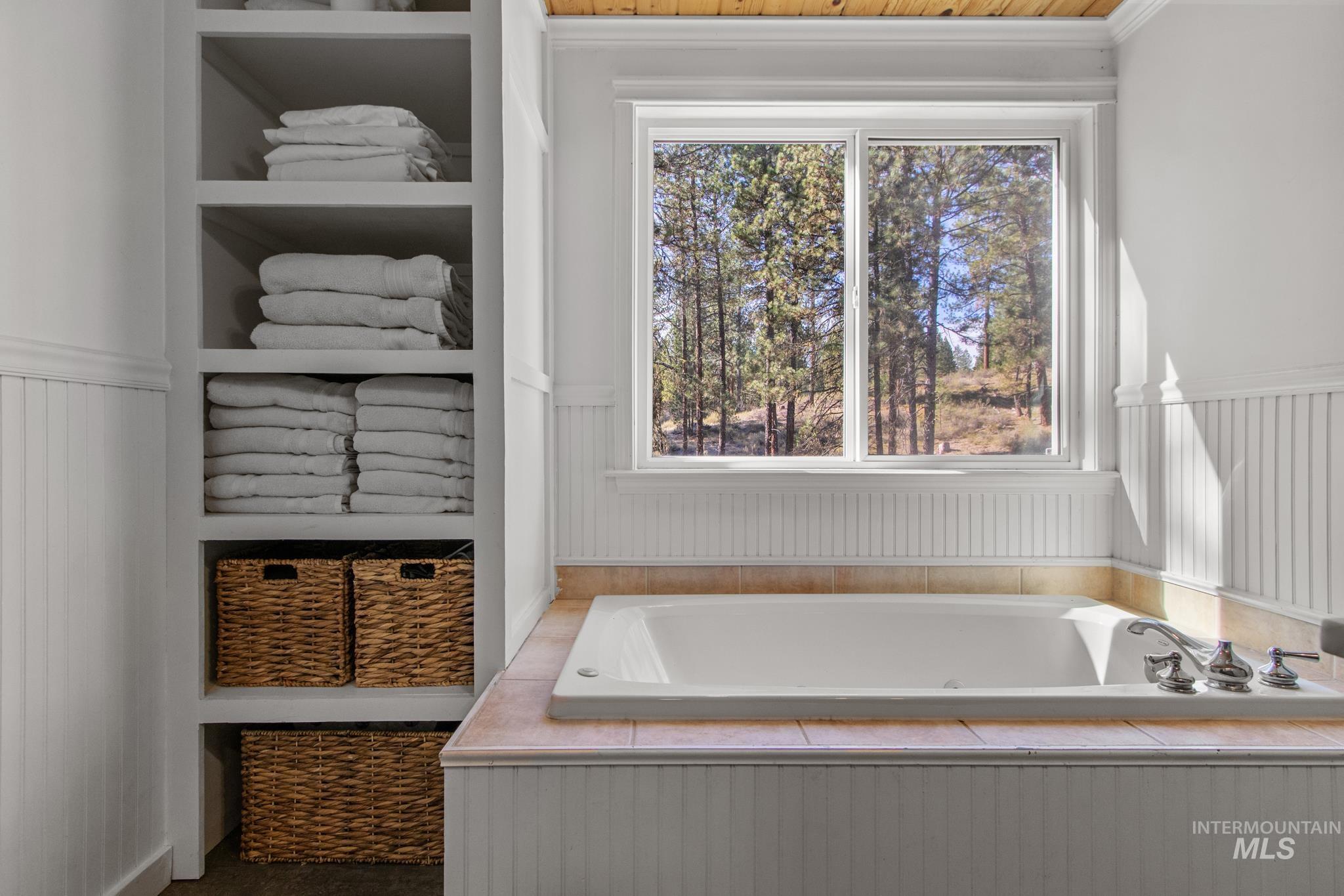 12 N Meadow Creek Rd, Idaho City, Idaho 83631, 3 Bedrooms, 2 Bathrooms, Residential For Sale, Price $504,900,MLS 98965409