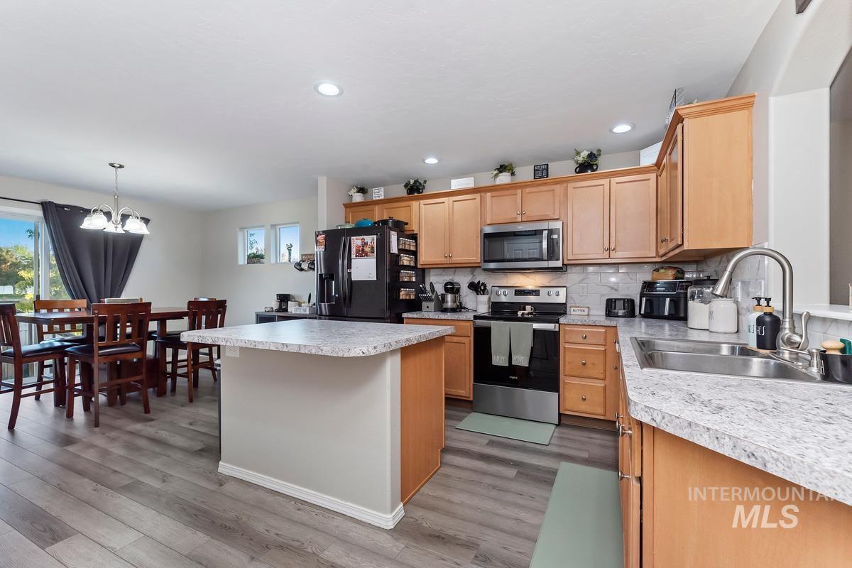 2500 SW Burleywood Path, Kuna, Idaho 83634, 3 Bedrooms, 2 Bathrooms, Residential For Sale, Price $430,000,MLS 98965429