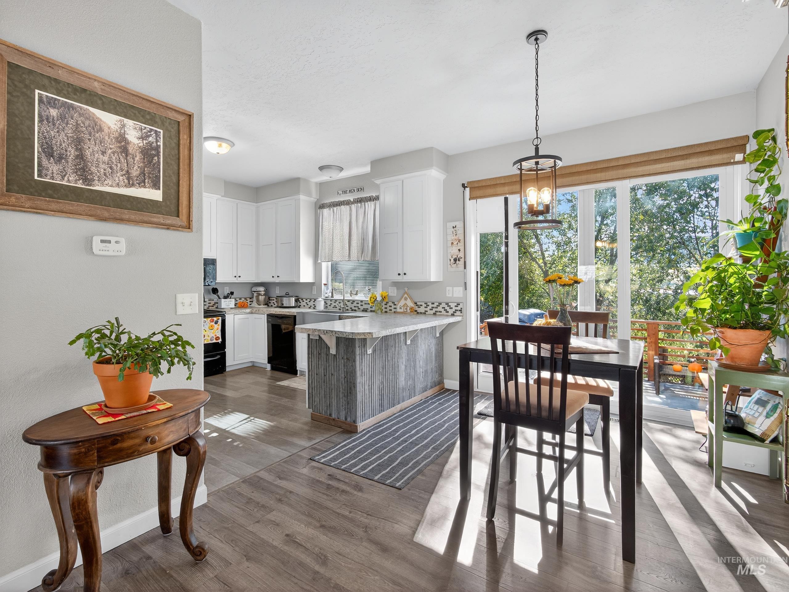 116 S Riverside Dr, Horseshoe Bend, Idaho 83629, 3 Bedrooms, 2 Bathrooms, Residential For Sale, Price $364,000,MLS 98965432