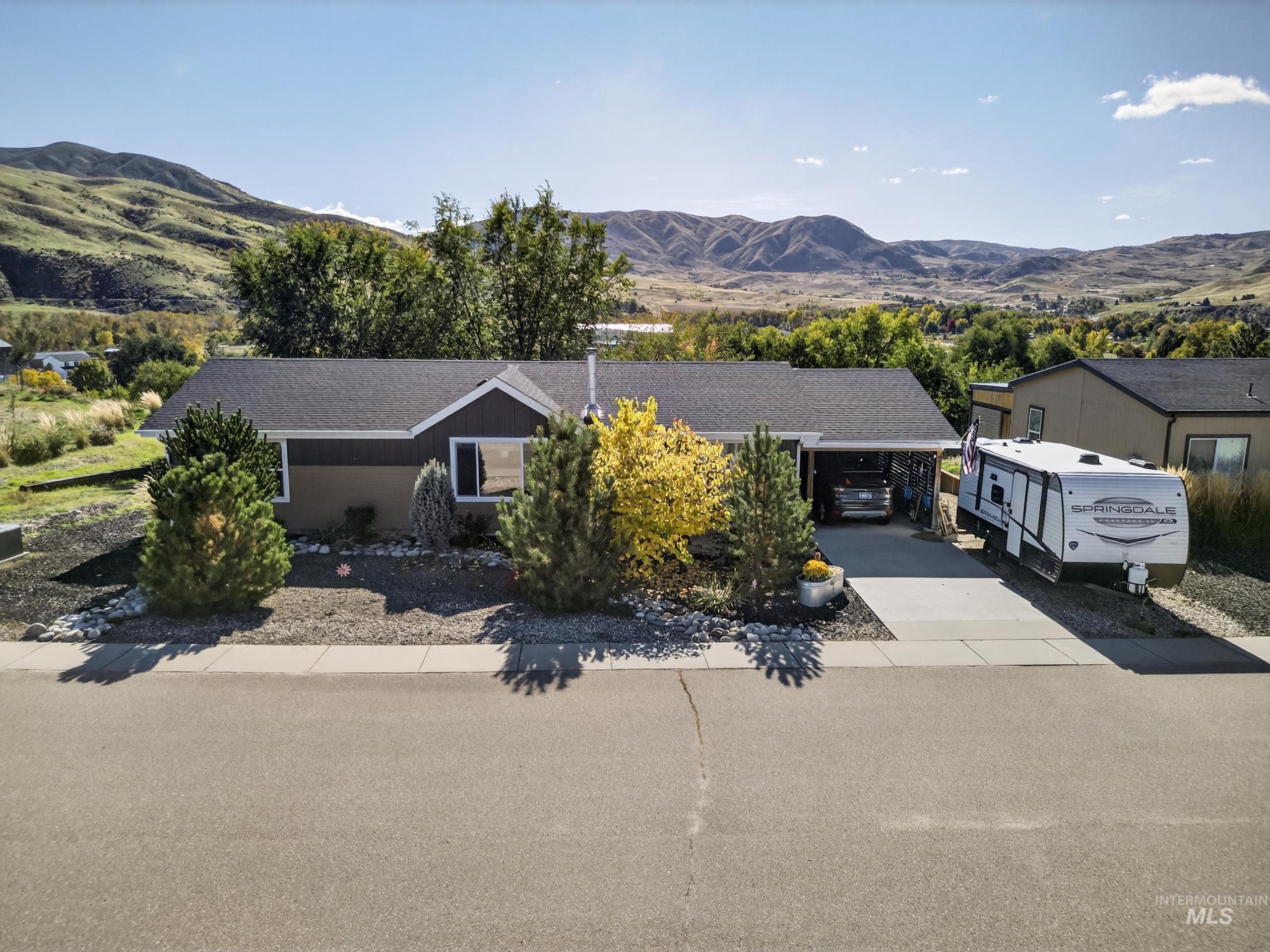 116 S Riverside Dr, Horseshoe Bend, Idaho 83629, 3 Bedrooms, 2 Bathrooms, Residential For Sale, Price $364,000,MLS 98965432