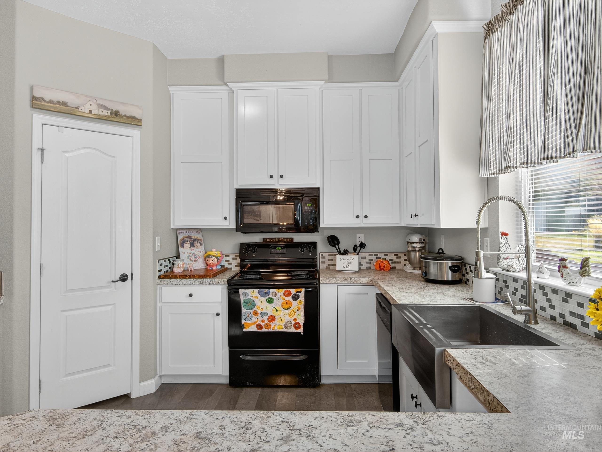 116 S Riverside Dr, Horseshoe Bend, Idaho 83629, 3 Bedrooms, 2 Bathrooms, Residential For Sale, Price $364,000,MLS 98965432