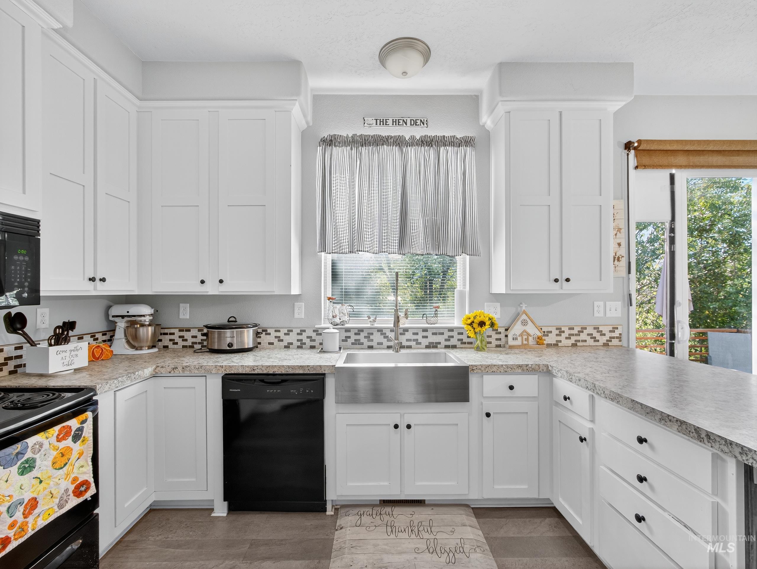 116 S Riverside Dr, Horseshoe Bend, Idaho 83629, 3 Bedrooms, 2 Bathrooms, Residential For Sale, Price $364,000,MLS 98965432