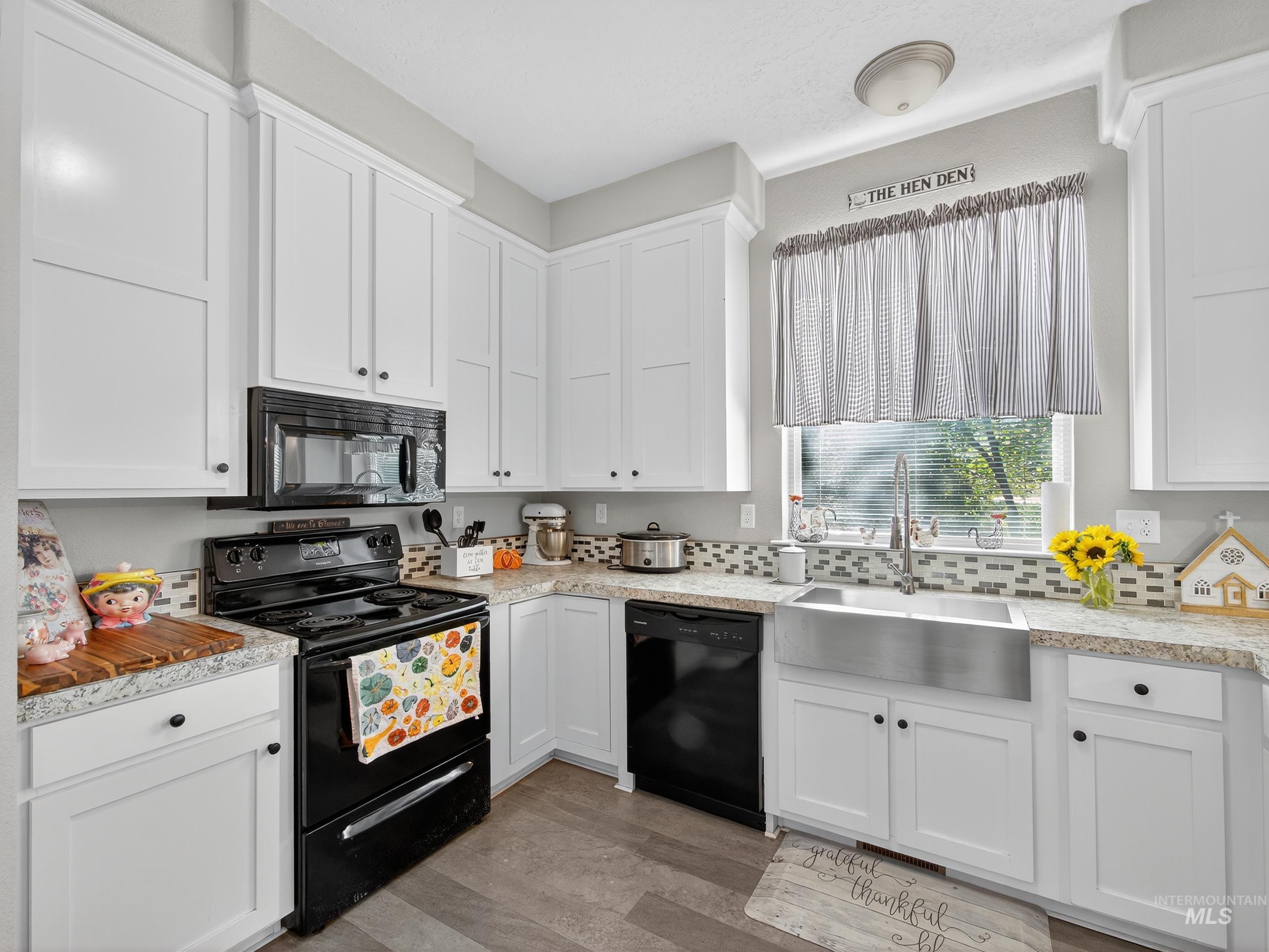 116 S Riverside Dr, Horseshoe Bend, Idaho 83629, 3 Bedrooms, 2 Bathrooms, Residential For Sale, Price $364,000,MLS 98965432