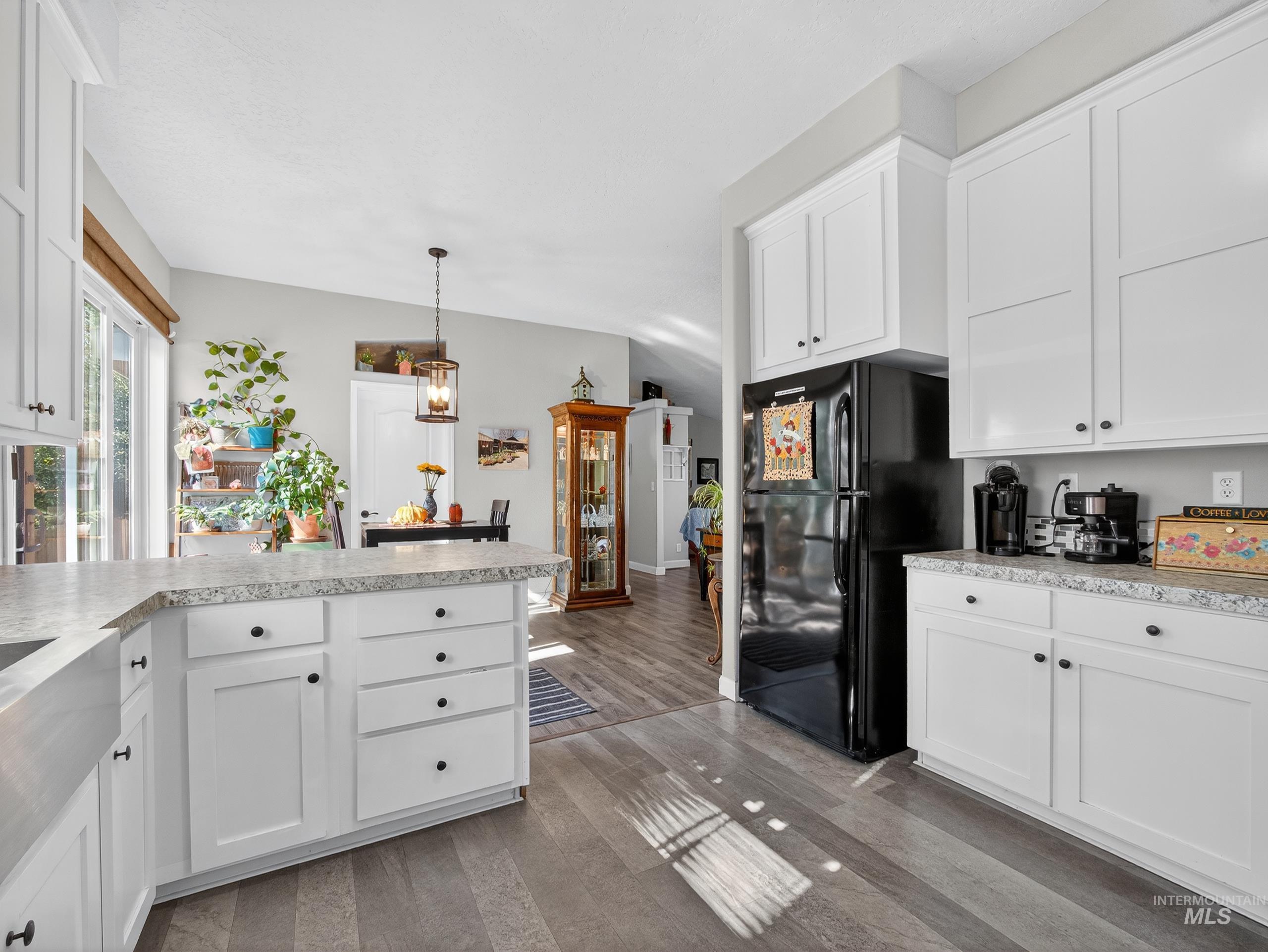 116 S Riverside Dr, Horseshoe Bend, Idaho 83629, 3 Bedrooms, 2 Bathrooms, Residential For Sale, Price $364,000,MLS 98965432