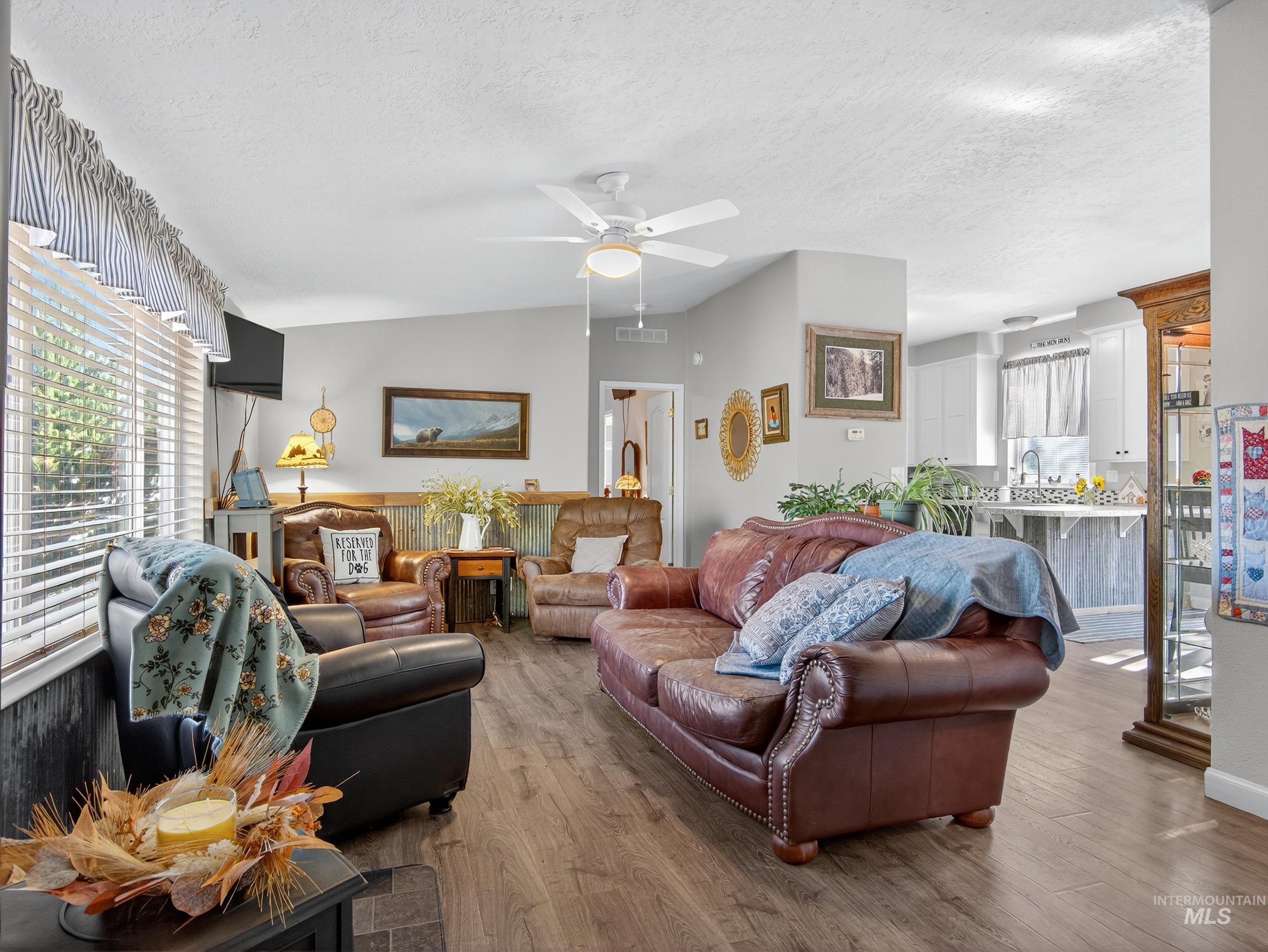 116 S Riverside Dr, Horseshoe Bend, Idaho 83629, 3 Bedrooms, 2 Bathrooms, Residential For Sale, Price $364,000,MLS 98965432