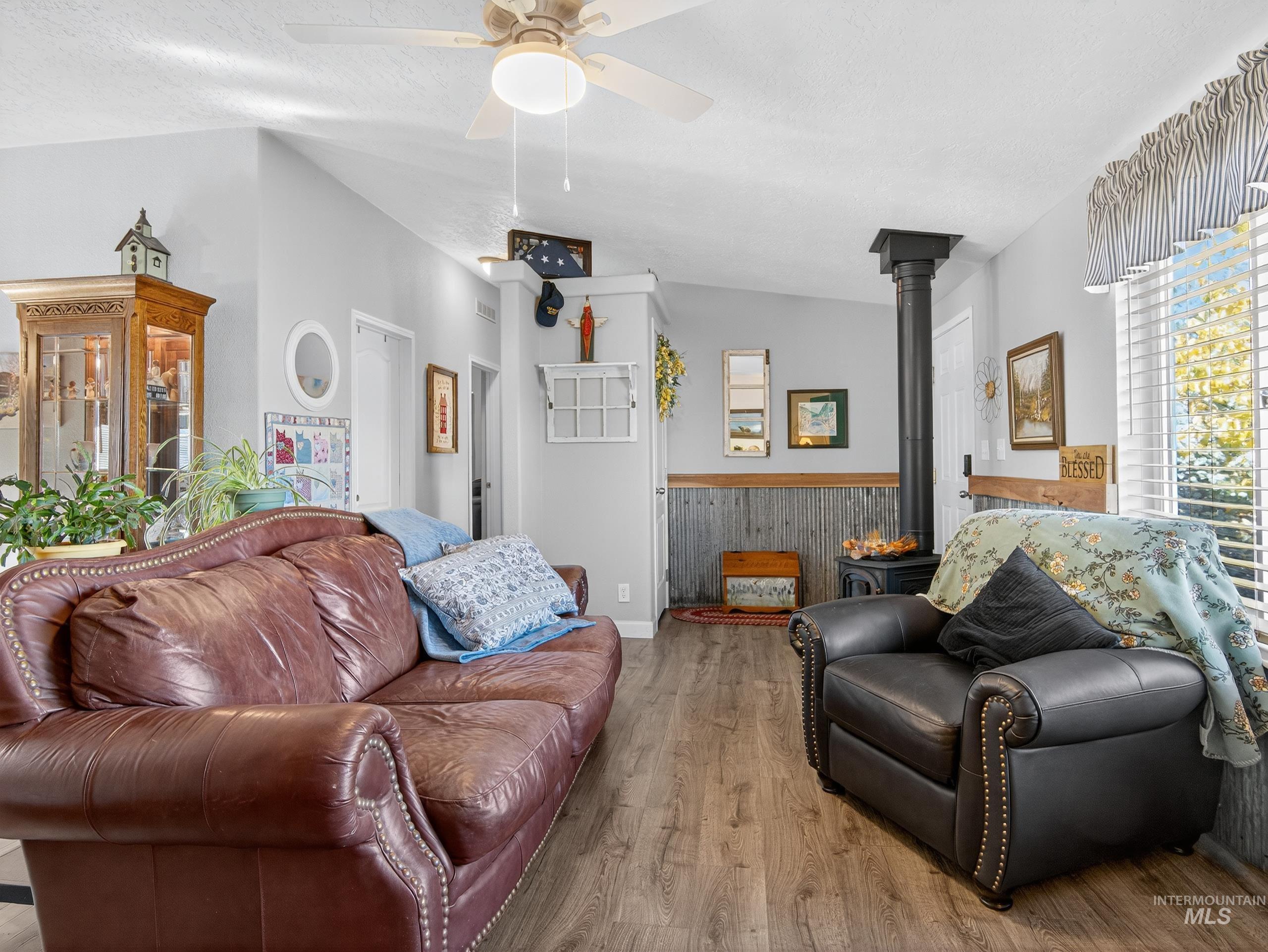 116 S Riverside Dr, Horseshoe Bend, Idaho 83629, 3 Bedrooms, 2 Bathrooms, Residential For Sale, Price $364,000,MLS 98965432