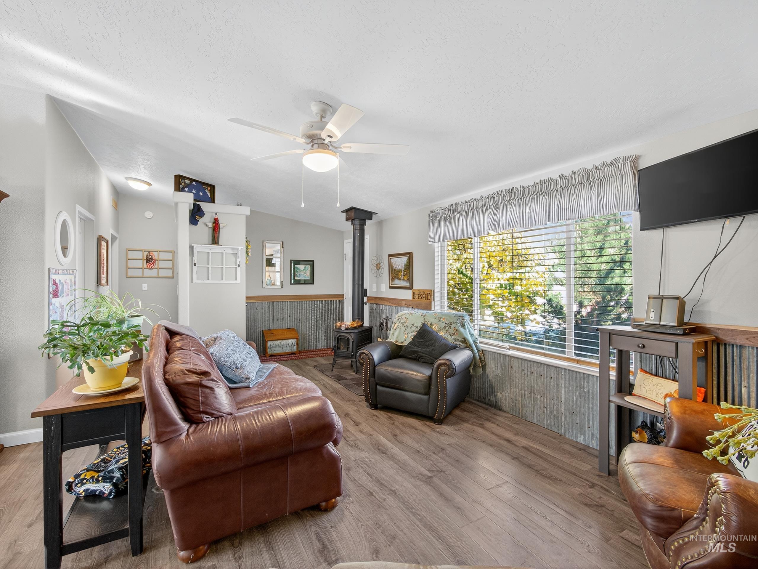 116 S Riverside Dr, Horseshoe Bend, Idaho 83629, 3 Bedrooms, 2 Bathrooms, Residential For Sale, Price $364,000,MLS 98965432