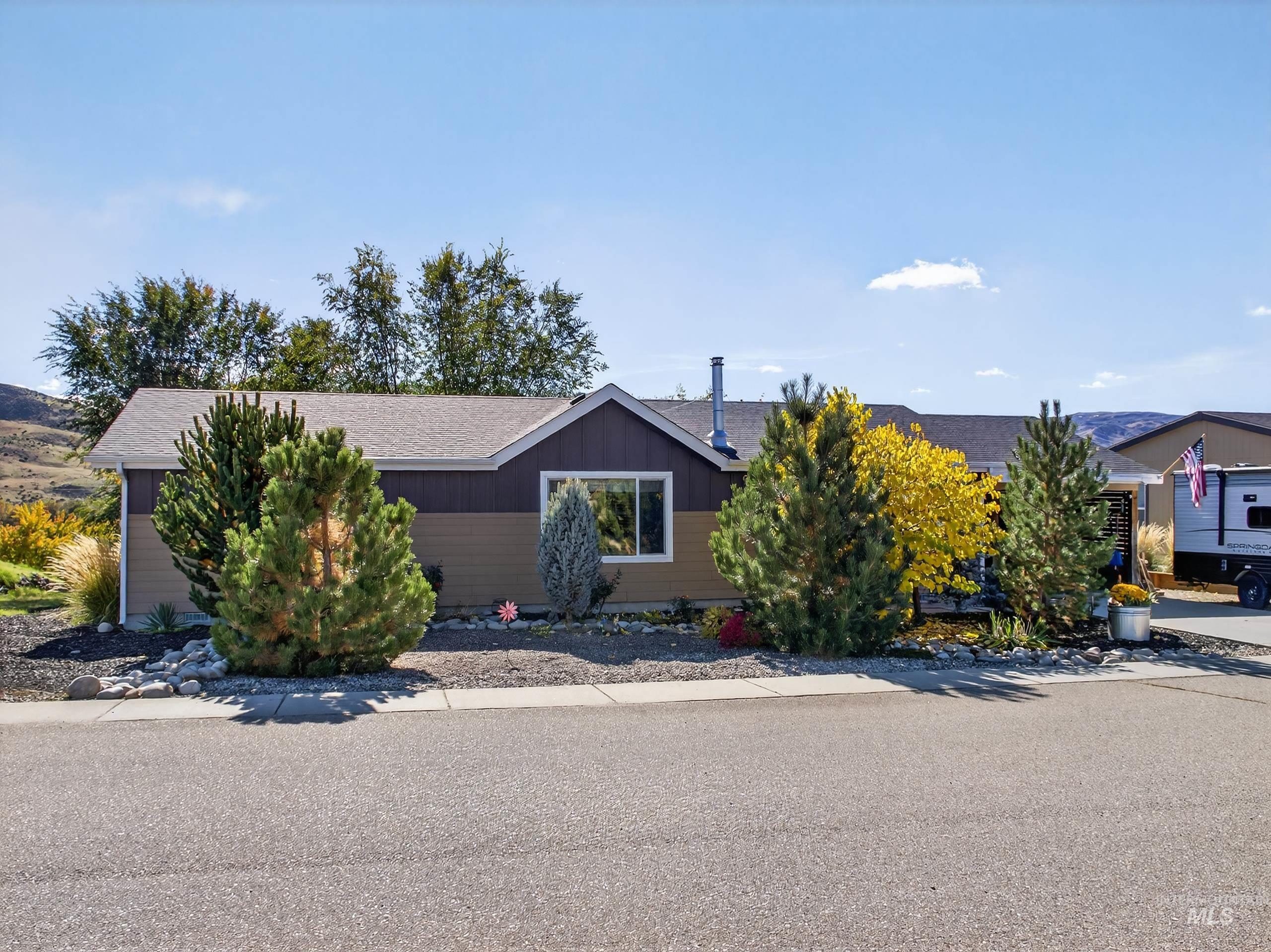 116 S Riverside Dr, Horseshoe Bend, Idaho 83629, 3 Bedrooms, 2 Bathrooms, Residential For Sale, Price $364,000,MLS 98965432