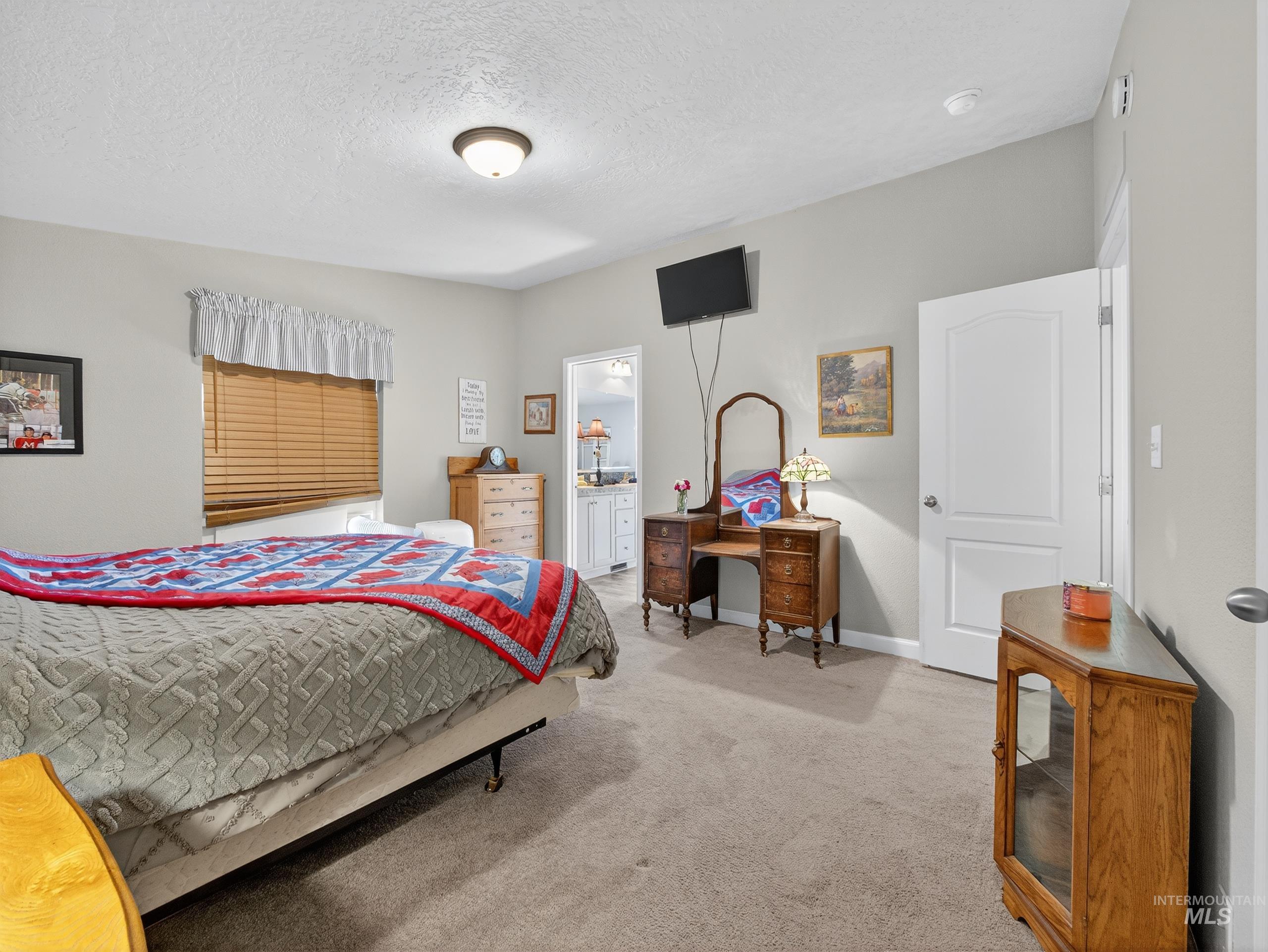 116 S Riverside Dr, Horseshoe Bend, Idaho 83629, 3 Bedrooms, 2 Bathrooms, Residential For Sale, Price $364,000,MLS 98965432