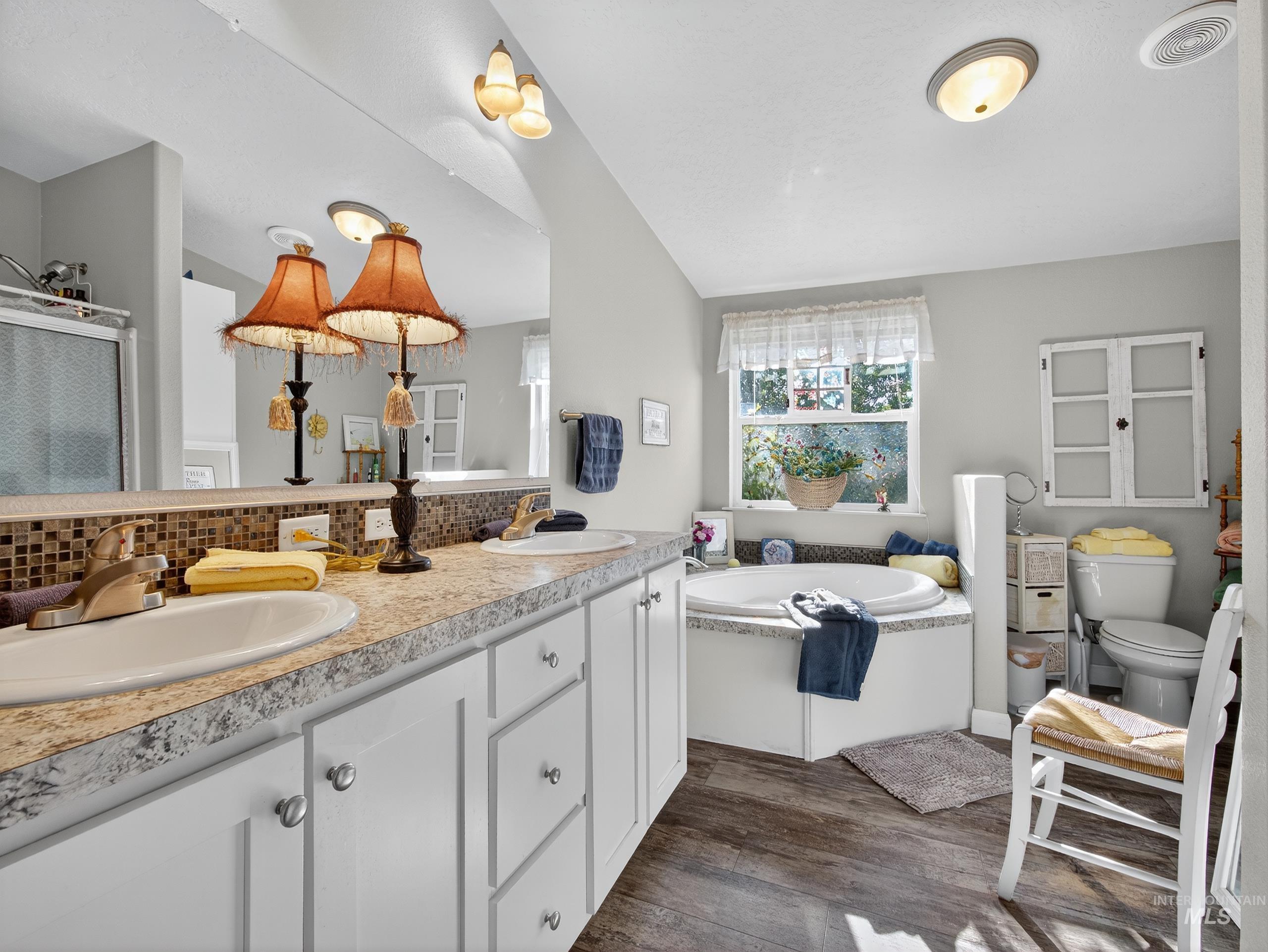 116 S Riverside Dr, Horseshoe Bend, Idaho 83629, 3 Bedrooms, 2 Bathrooms, Residential For Sale, Price $364,000,MLS 98965432