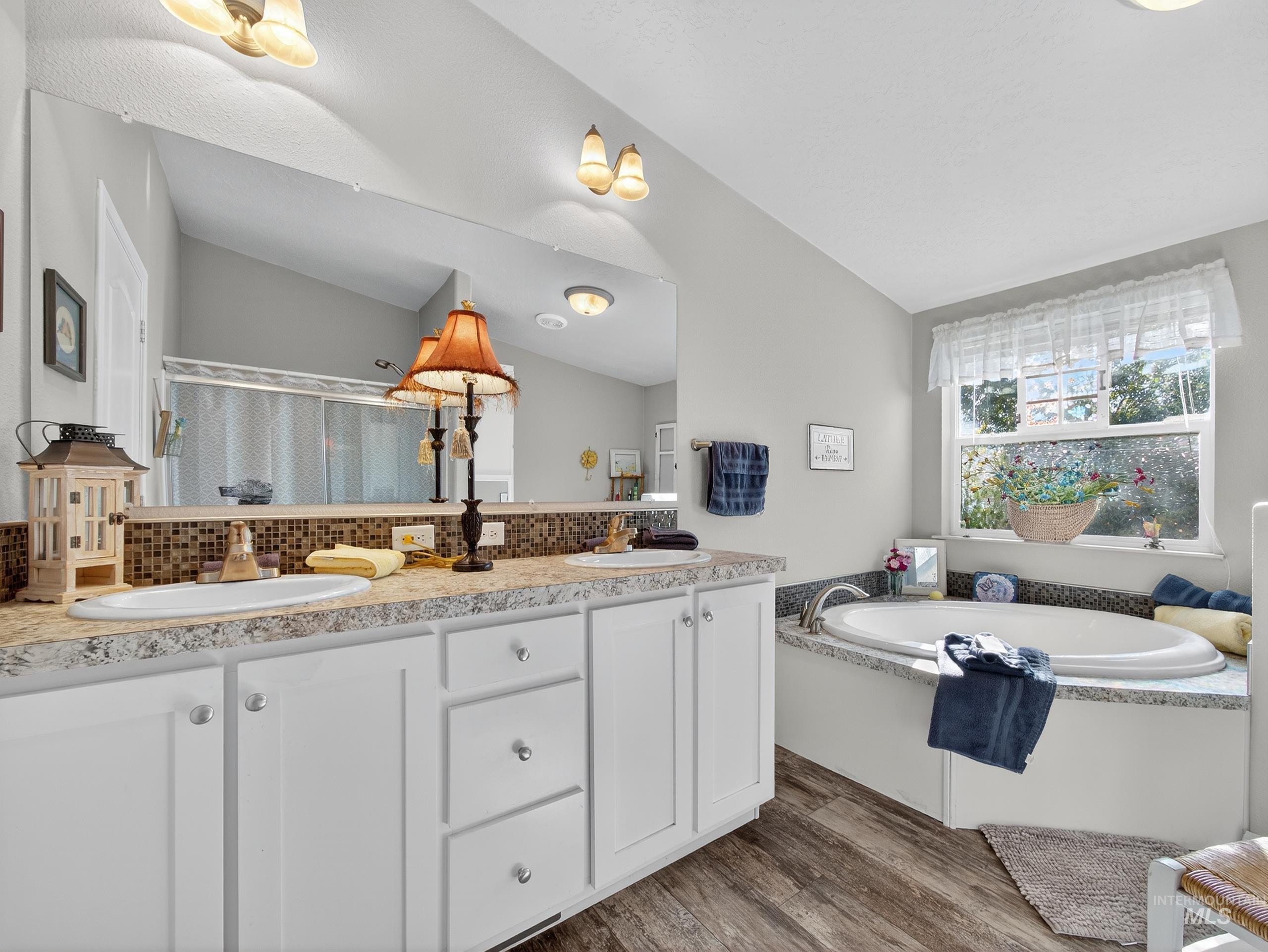 116 S Riverside Dr, Horseshoe Bend, Idaho 83629, 3 Bedrooms, 2 Bathrooms, Residential For Sale, Price $364,000,MLS 98965432