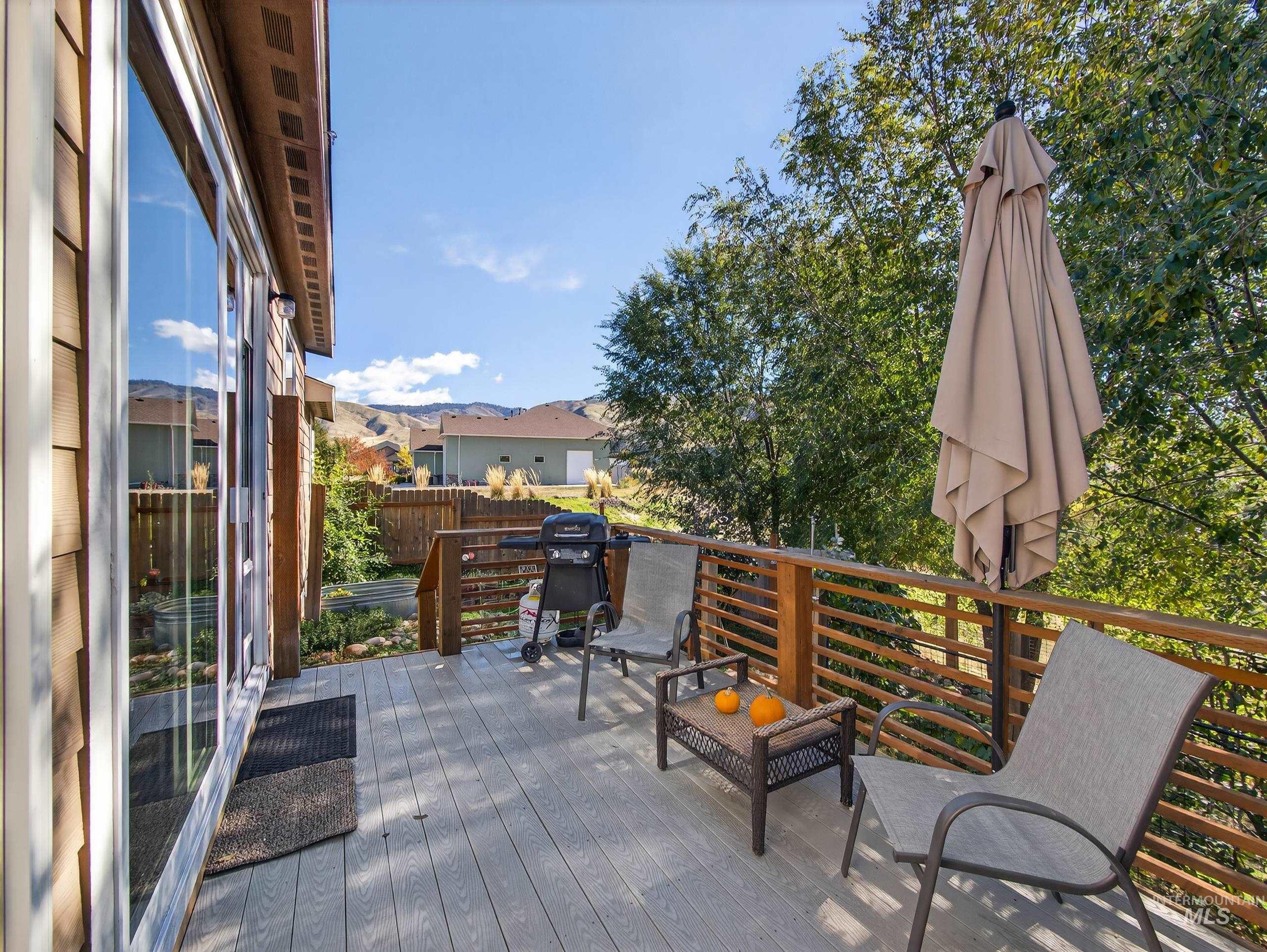 116 S Riverside Dr, Horseshoe Bend, Idaho 83629, 3 Bedrooms, 2 Bathrooms, Residential For Sale, Price $364,000,MLS 98965432