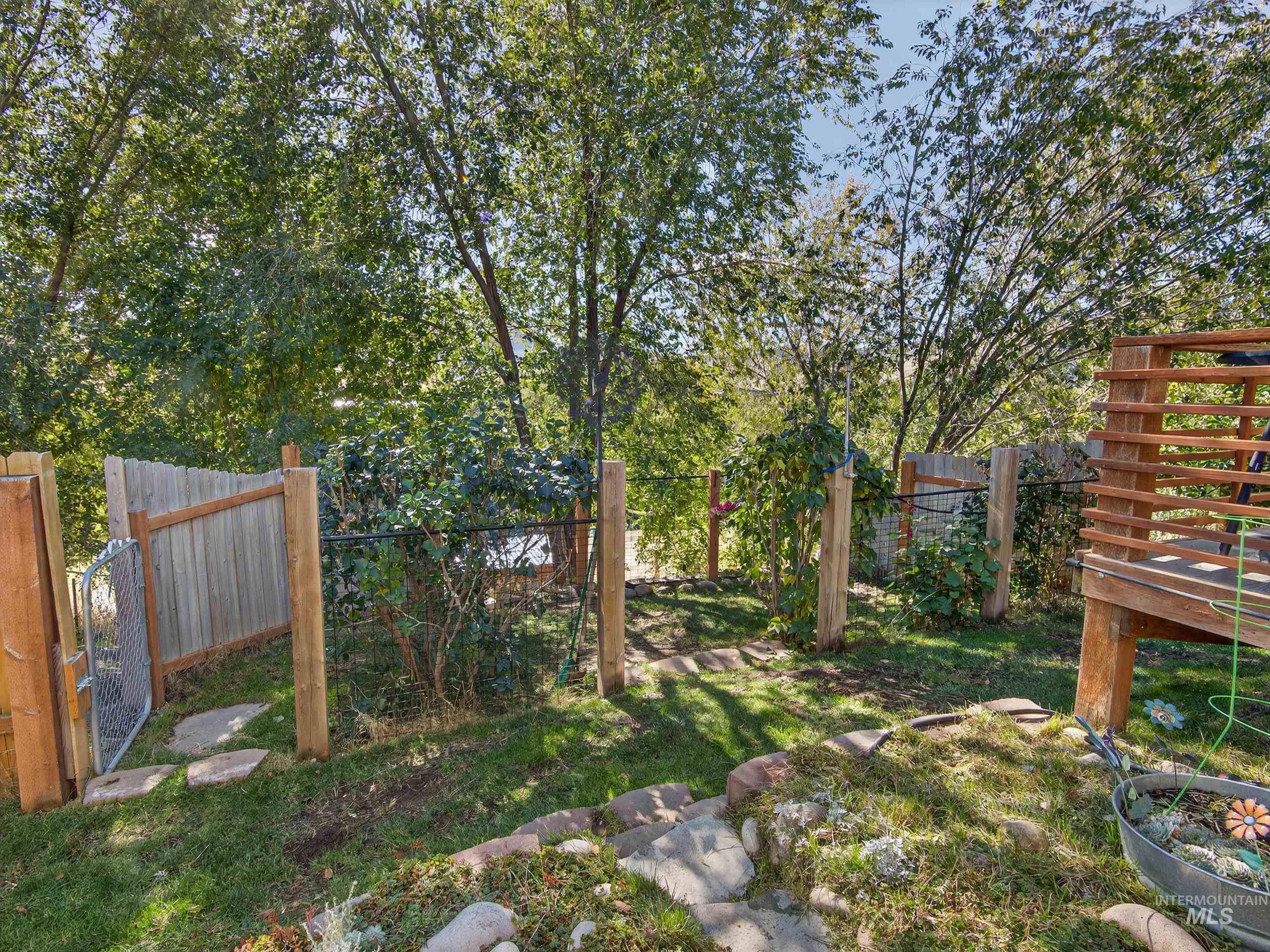 116 S Riverside Dr, Horseshoe Bend, Idaho 83629, 3 Bedrooms, 2 Bathrooms, Residential For Sale, Price $364,000,MLS 98965432