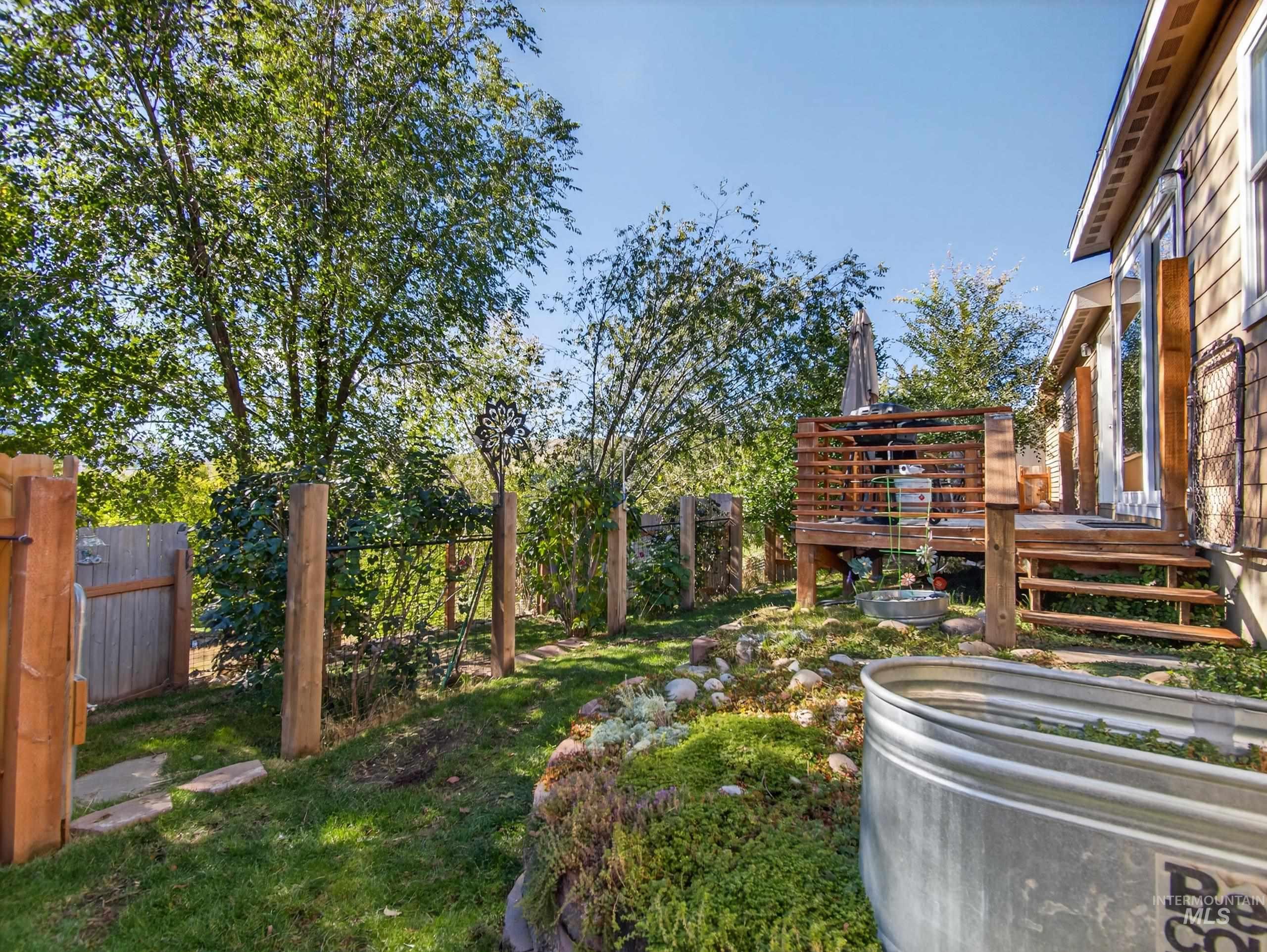 116 S Riverside Dr, Horseshoe Bend, Idaho 83629, 3 Bedrooms, 2 Bathrooms, Residential For Sale, Price $364,000,MLS 98965432