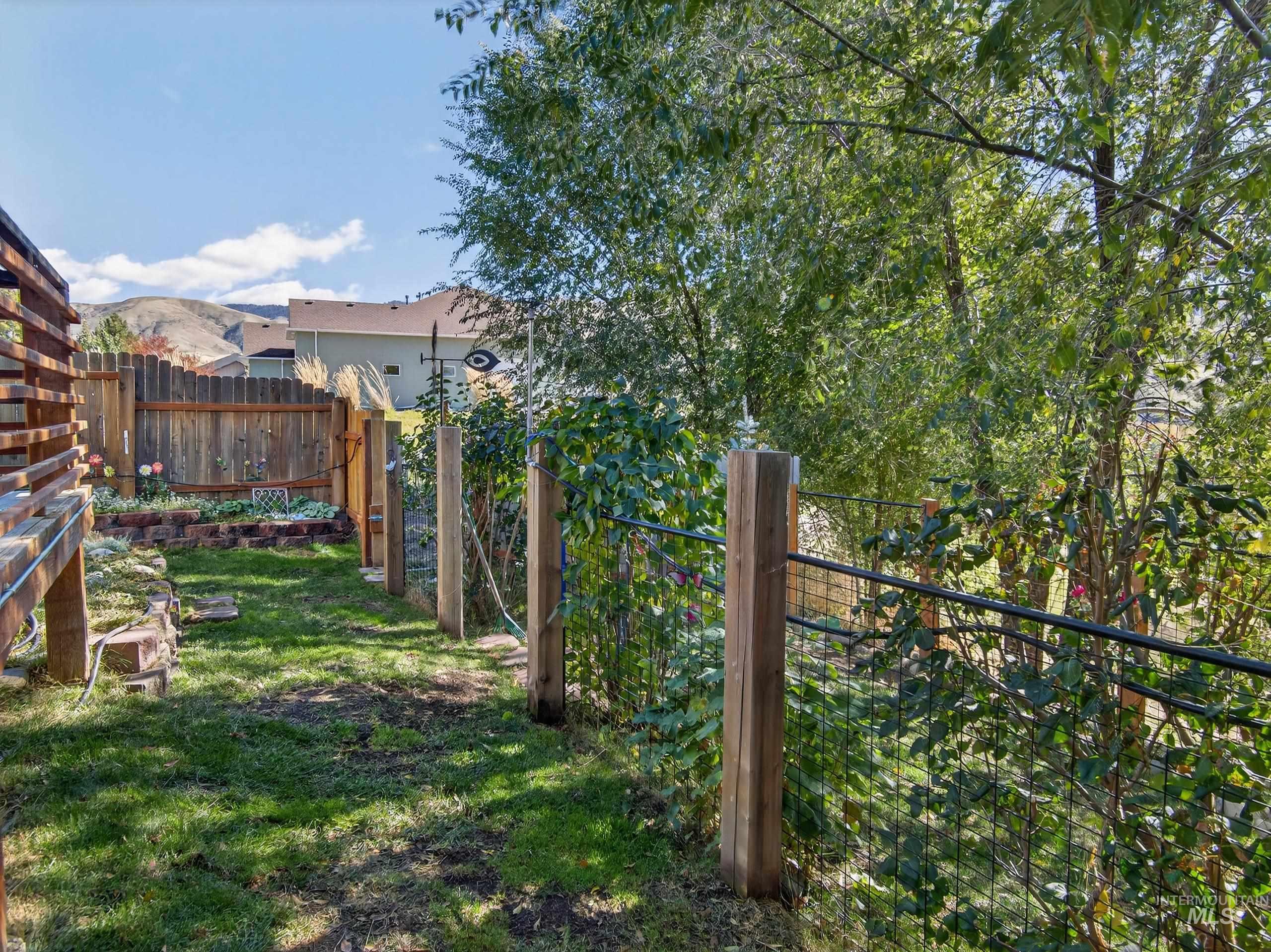 116 S Riverside Dr, Horseshoe Bend, Idaho 83629, 3 Bedrooms, 2 Bathrooms, Residential For Sale, Price $364,000,MLS 98965432