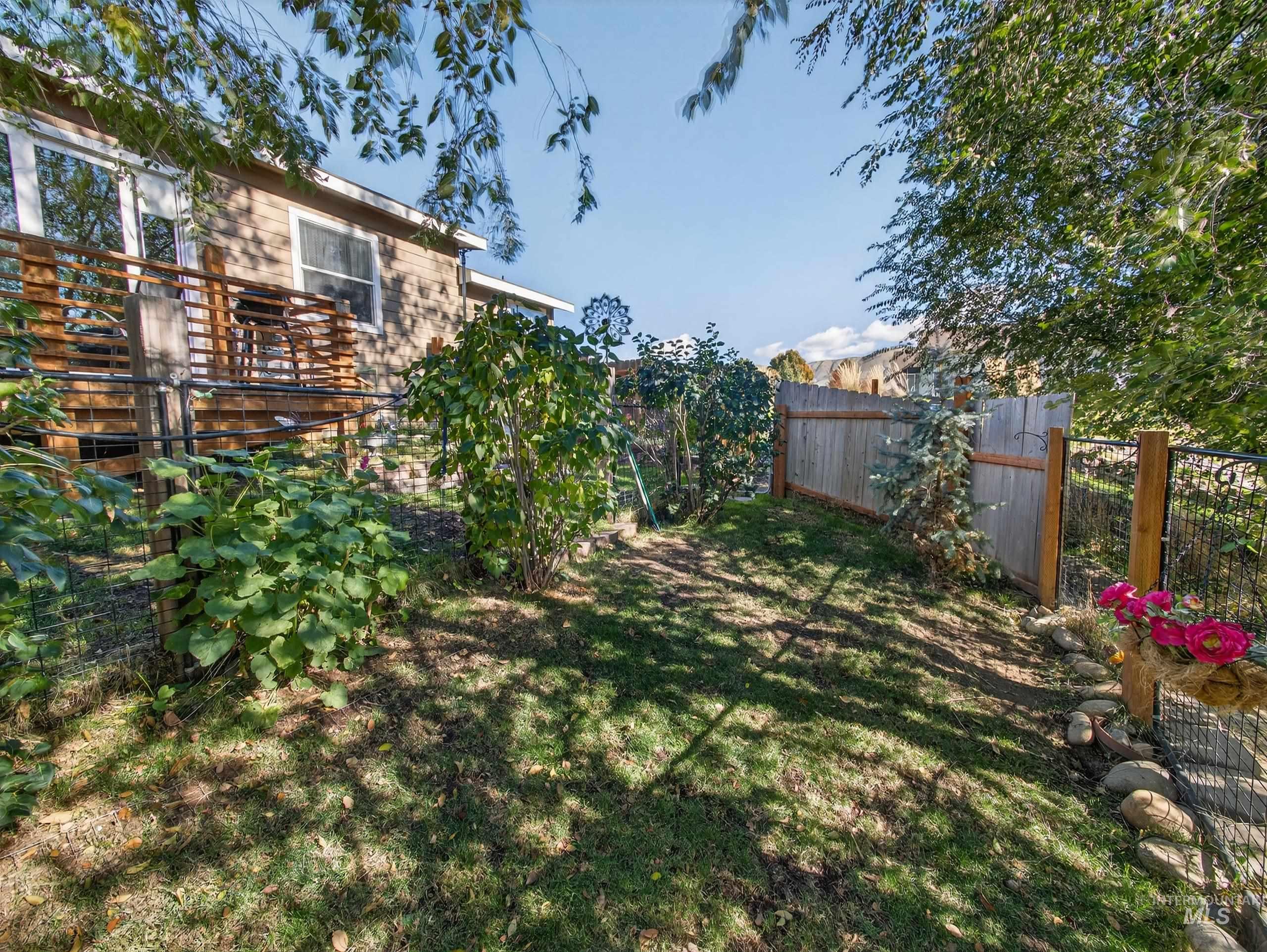 116 S Riverside Dr, Horseshoe Bend, Idaho 83629, 3 Bedrooms, 2 Bathrooms, Residential For Sale, Price $364,000,MLS 98965432