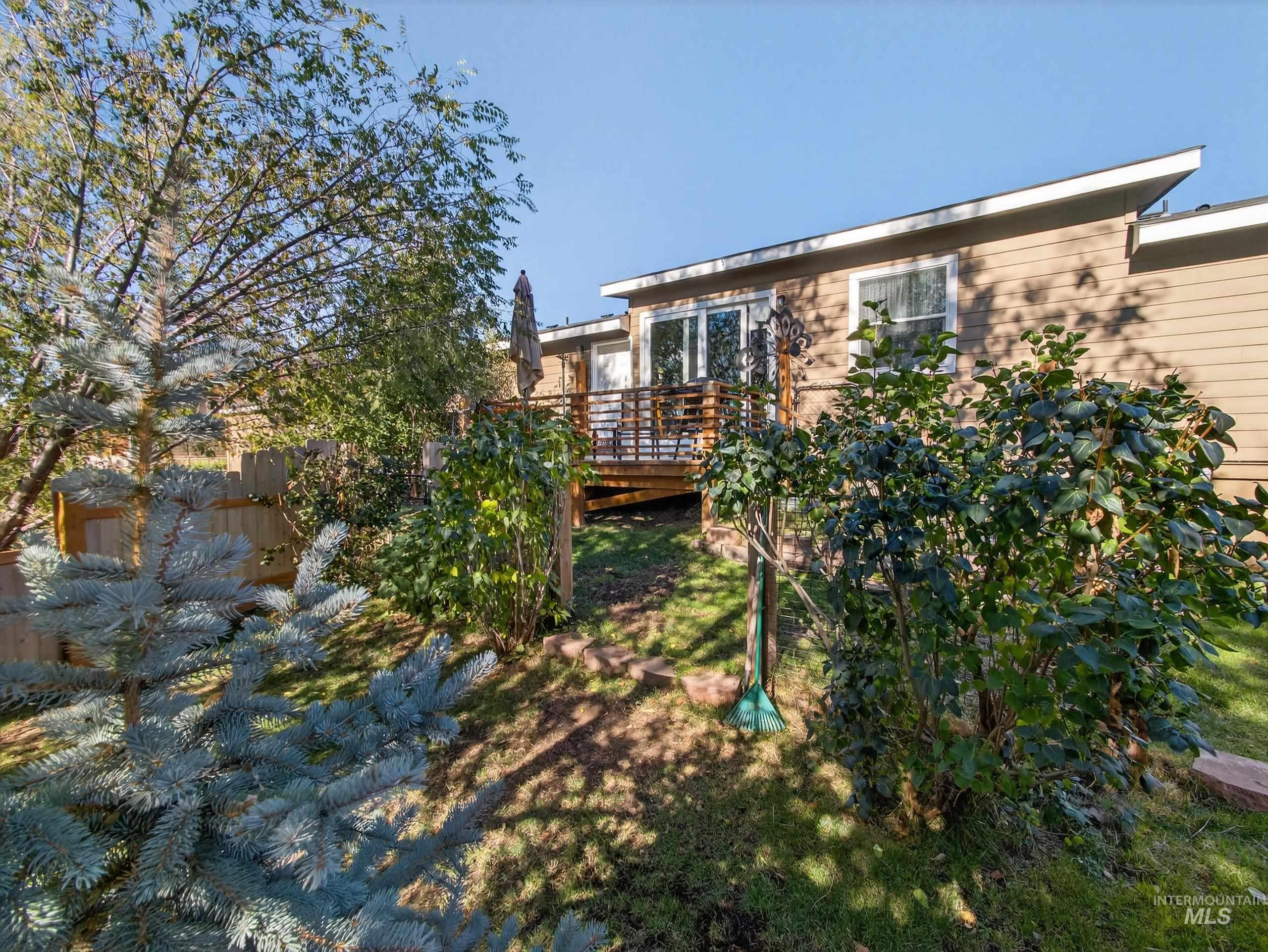 116 S Riverside Dr, Horseshoe Bend, Idaho 83629, 3 Bedrooms, 2 Bathrooms, Residential For Sale, Price $364,000,MLS 98965432