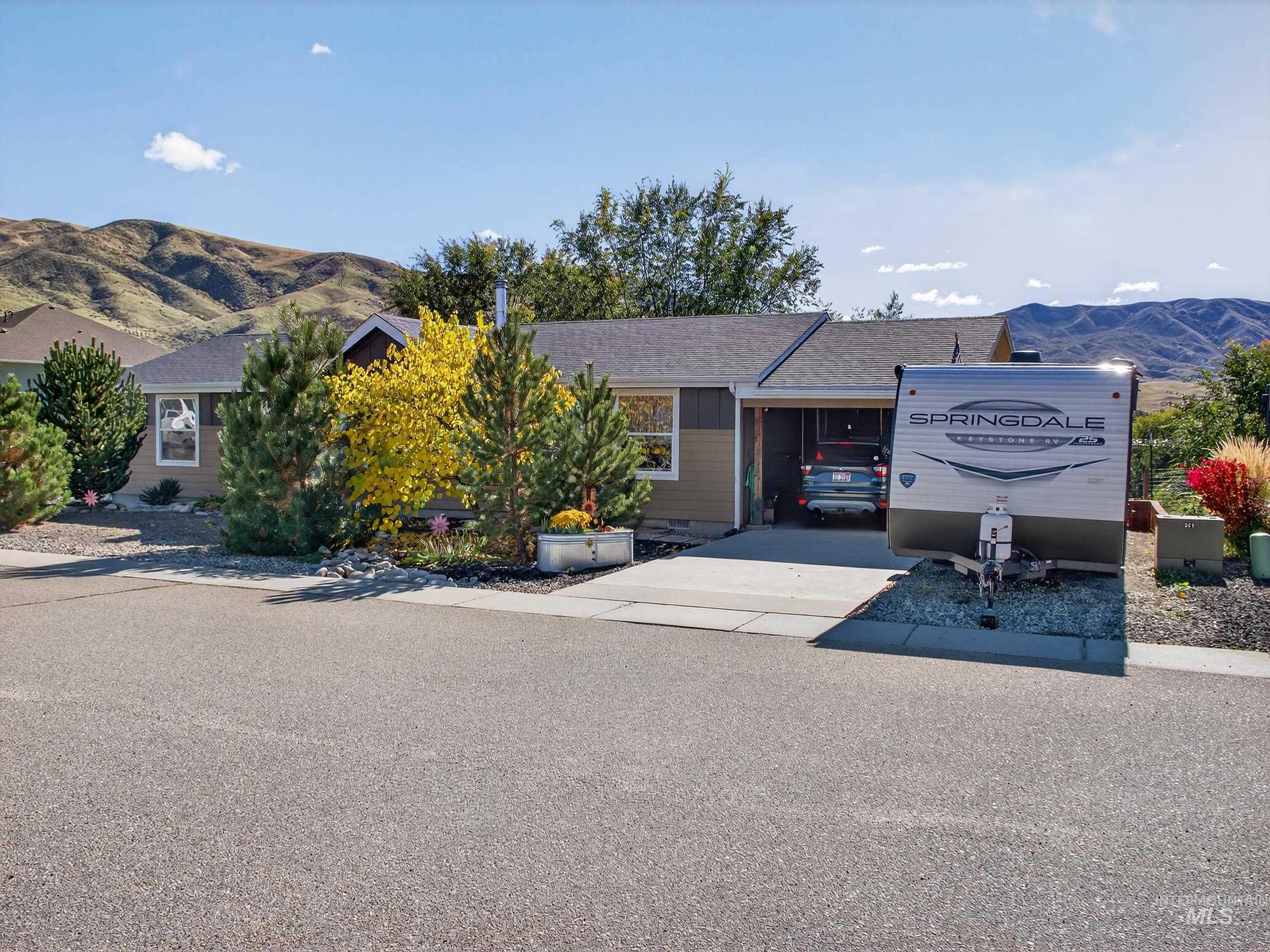 116 S Riverside Dr, Horseshoe Bend, Idaho 83629, 3 Bedrooms, 2 Bathrooms, Residential For Sale, Price $364,000,MLS 98965432