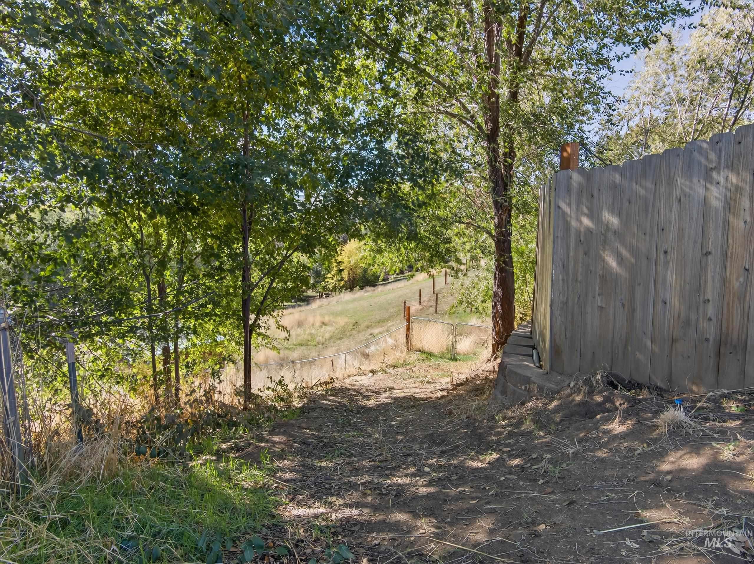 116 S Riverside Dr, Horseshoe Bend, Idaho 83629, 3 Bedrooms, 2 Bathrooms, Residential For Sale, Price $364,000,MLS 98965432