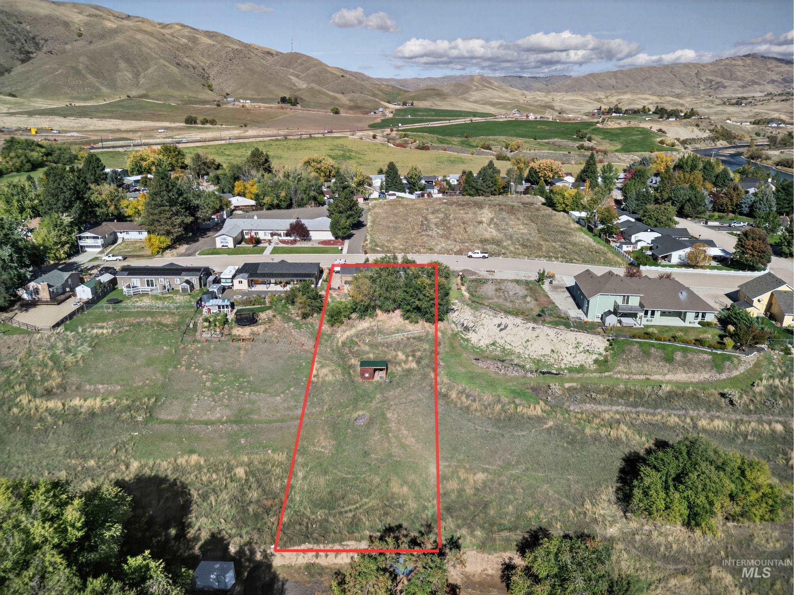 116 S Riverside Dr, Horseshoe Bend, Idaho 83629, 3 Bedrooms, 2 Bathrooms, Residential For Sale, Price $364,000,MLS 98965432