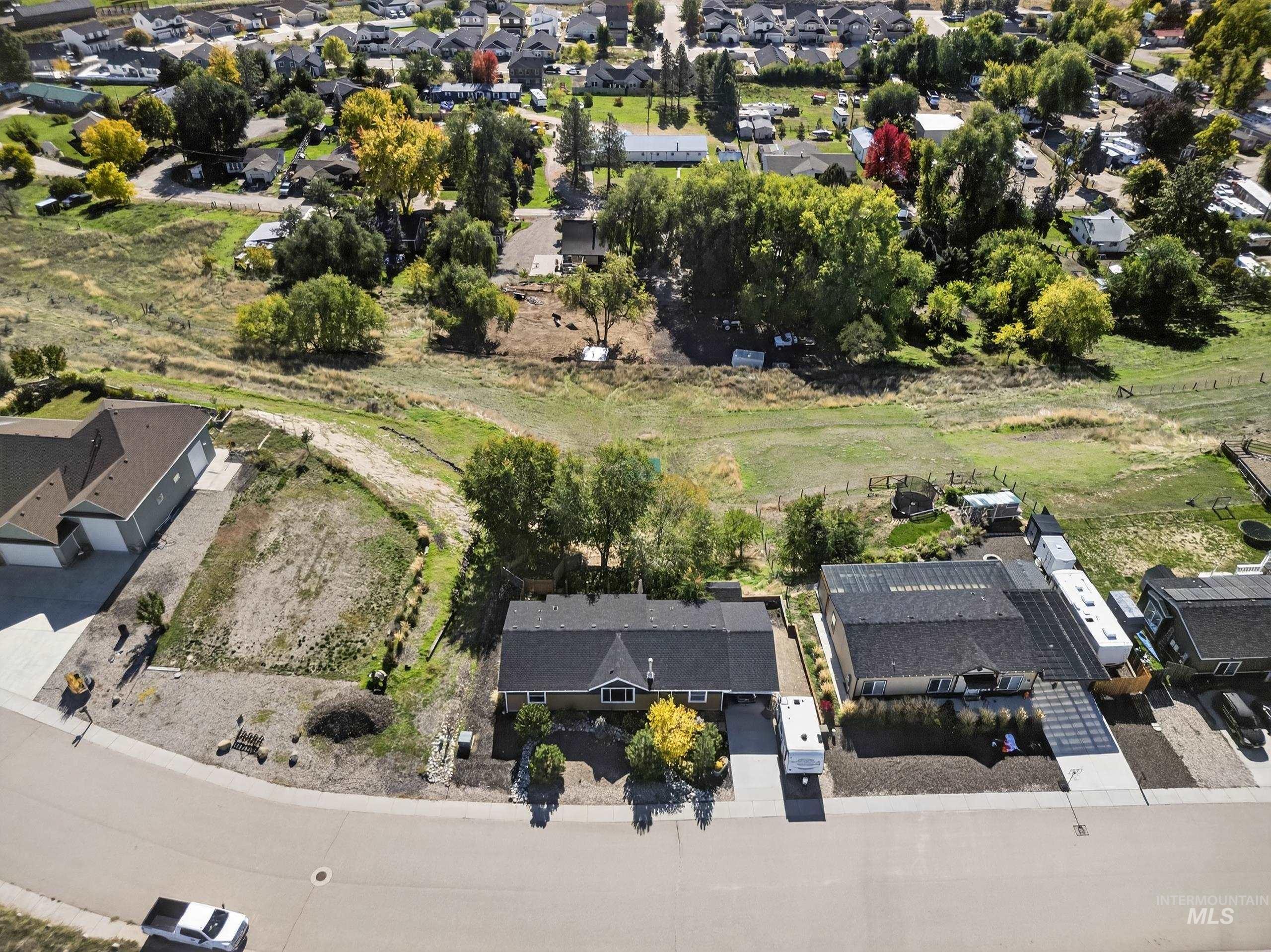 116 S Riverside Dr, Horseshoe Bend, Idaho 83629, 3 Bedrooms, 2 Bathrooms, Residential For Sale, Price $364,000,MLS 98965432